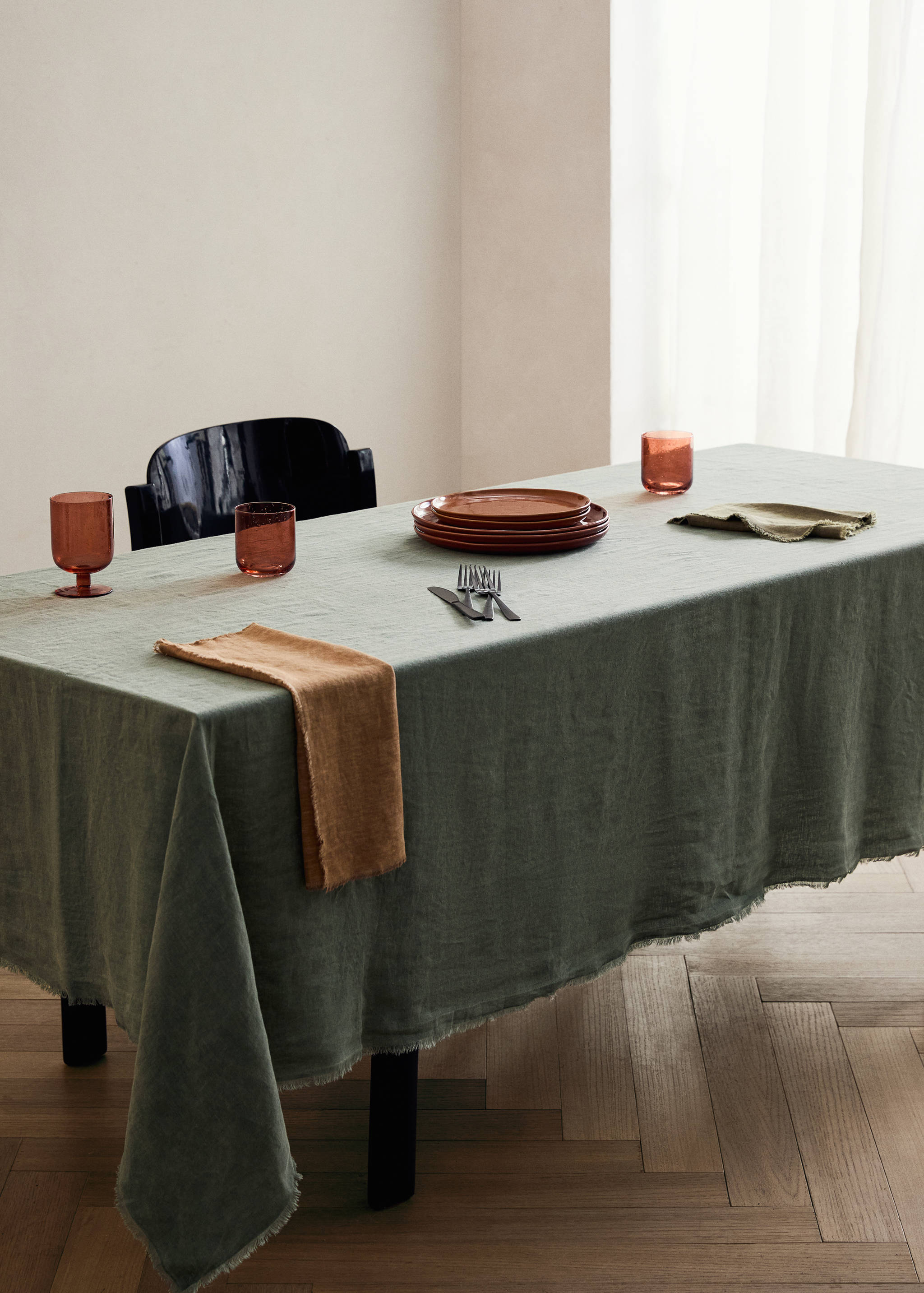Mantel lino terminación deshilachado 6 a 8 comensales - Plano general