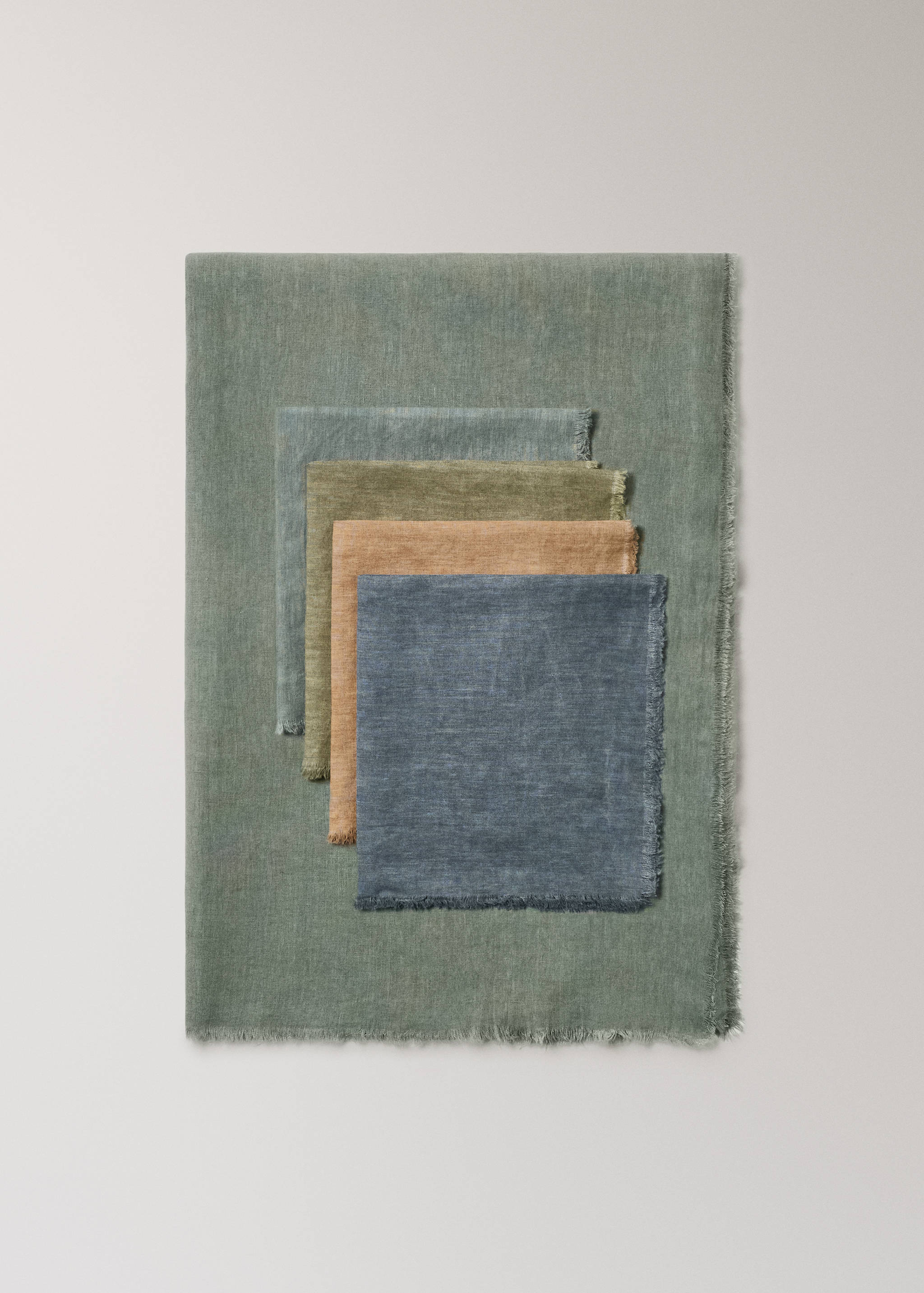 Mantel lino terminación deshilachado 6 a 8 comensales - Artículo sin modelo