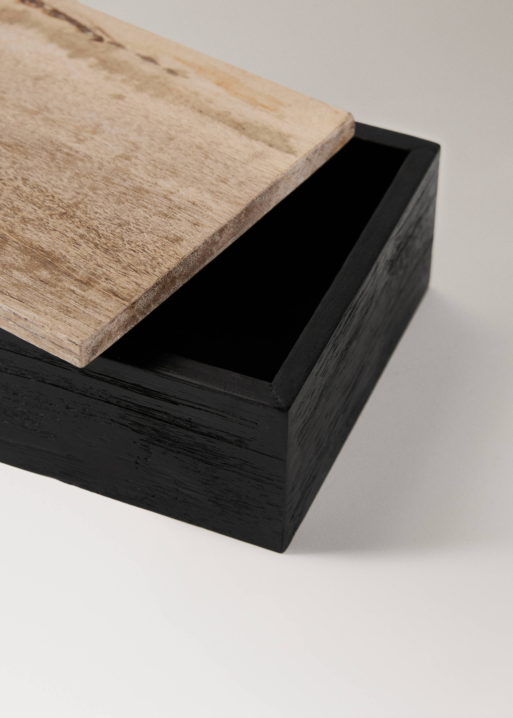 Caixa pequena decorativa de madeira petrificada - Pormenor do artigo 1