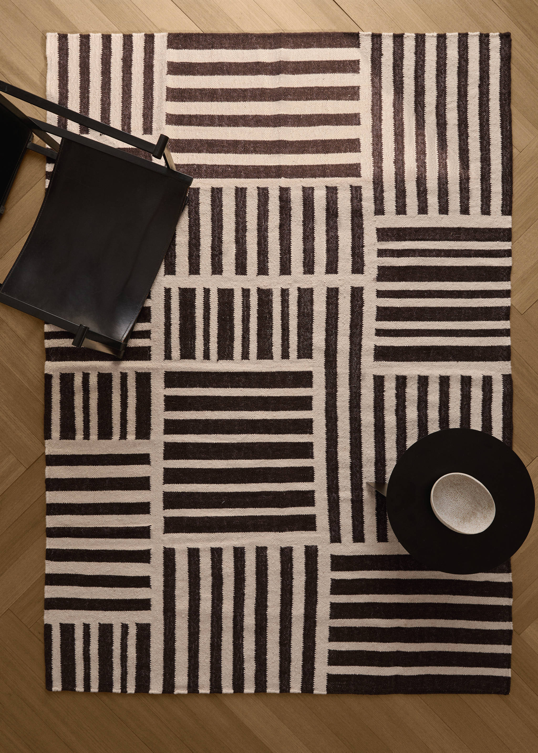 Wool rug with striped patchwork effect - General plane