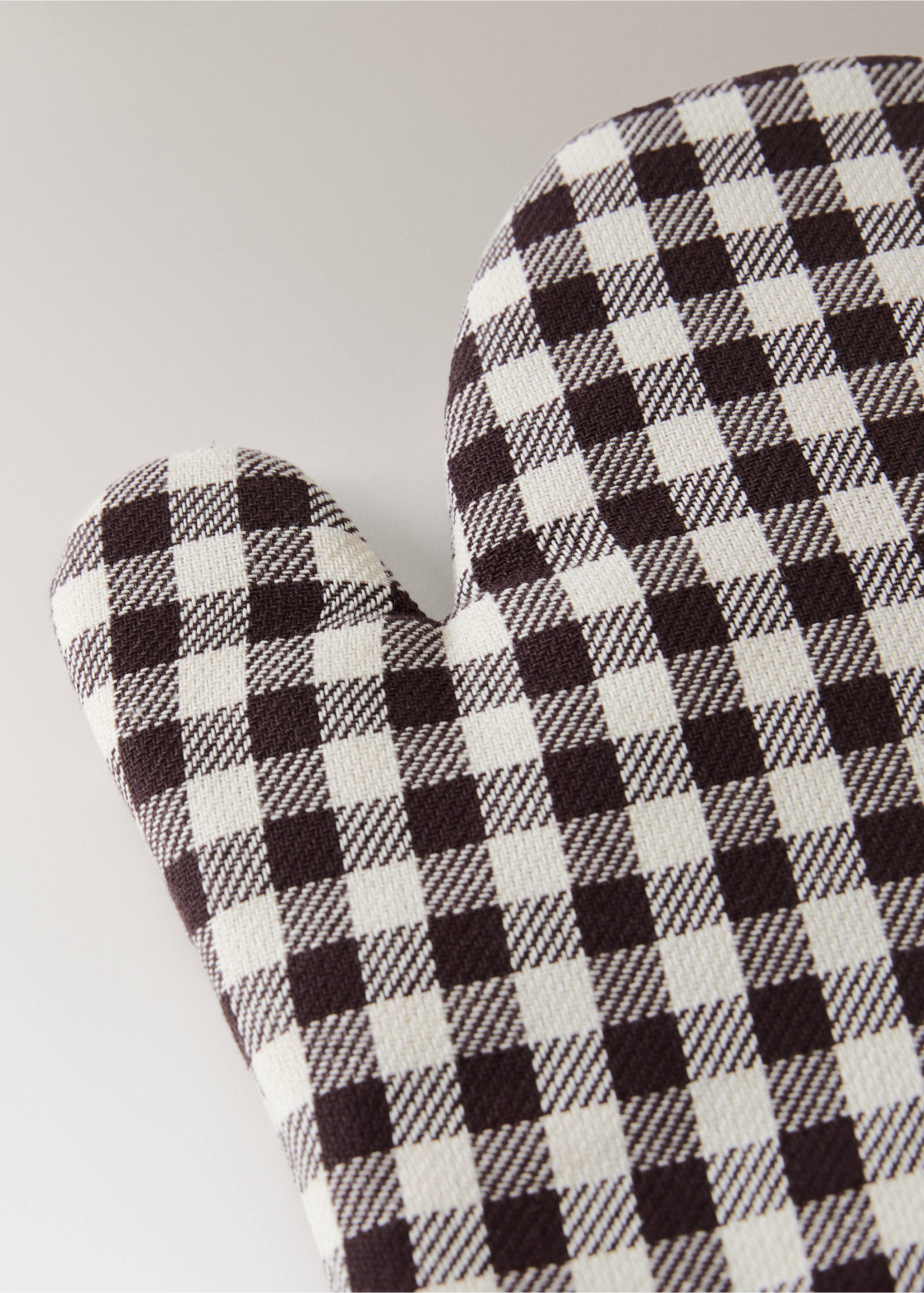 Gingham check cotton oven mitt - Details of the article 2, Grey. Ref: 17043329-00.