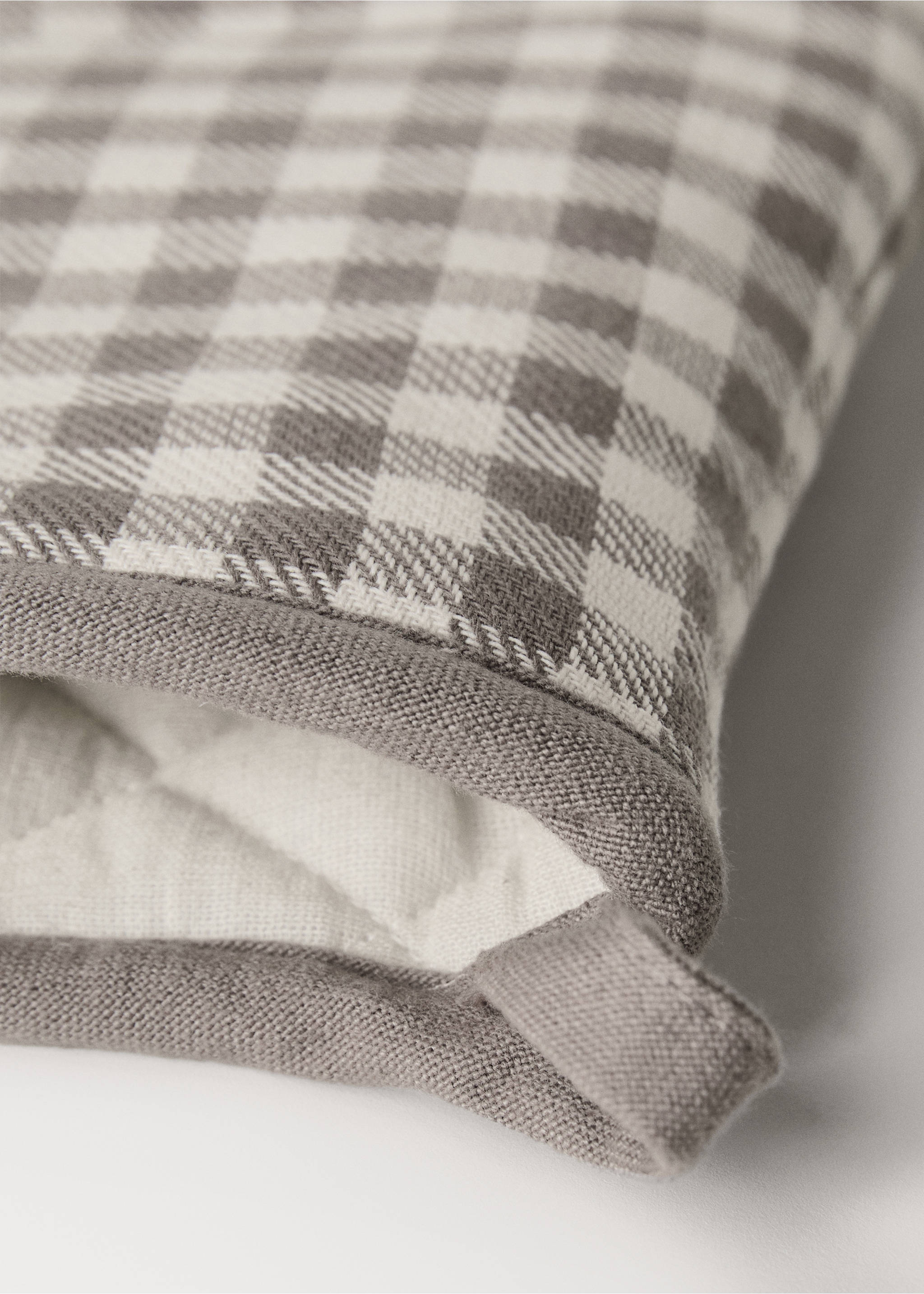 Gingham check cotton oven mitt - Details of the article 1, Light/Pastel Brown. Ref: 17043329-00.