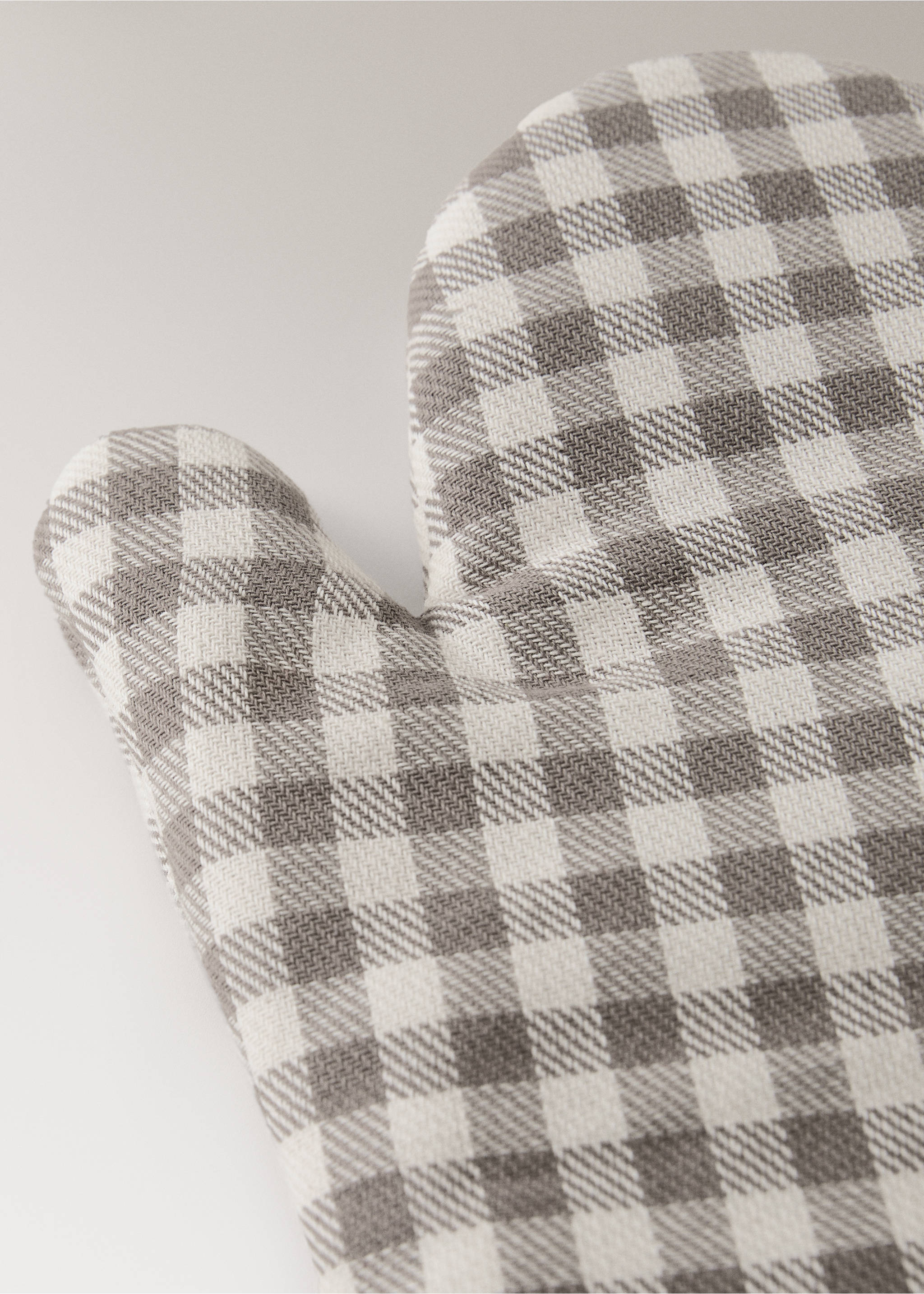 Gingham check cotton oven mitt - Details of the article 2, Light/Pastel Brown. Ref: 17043329-00.