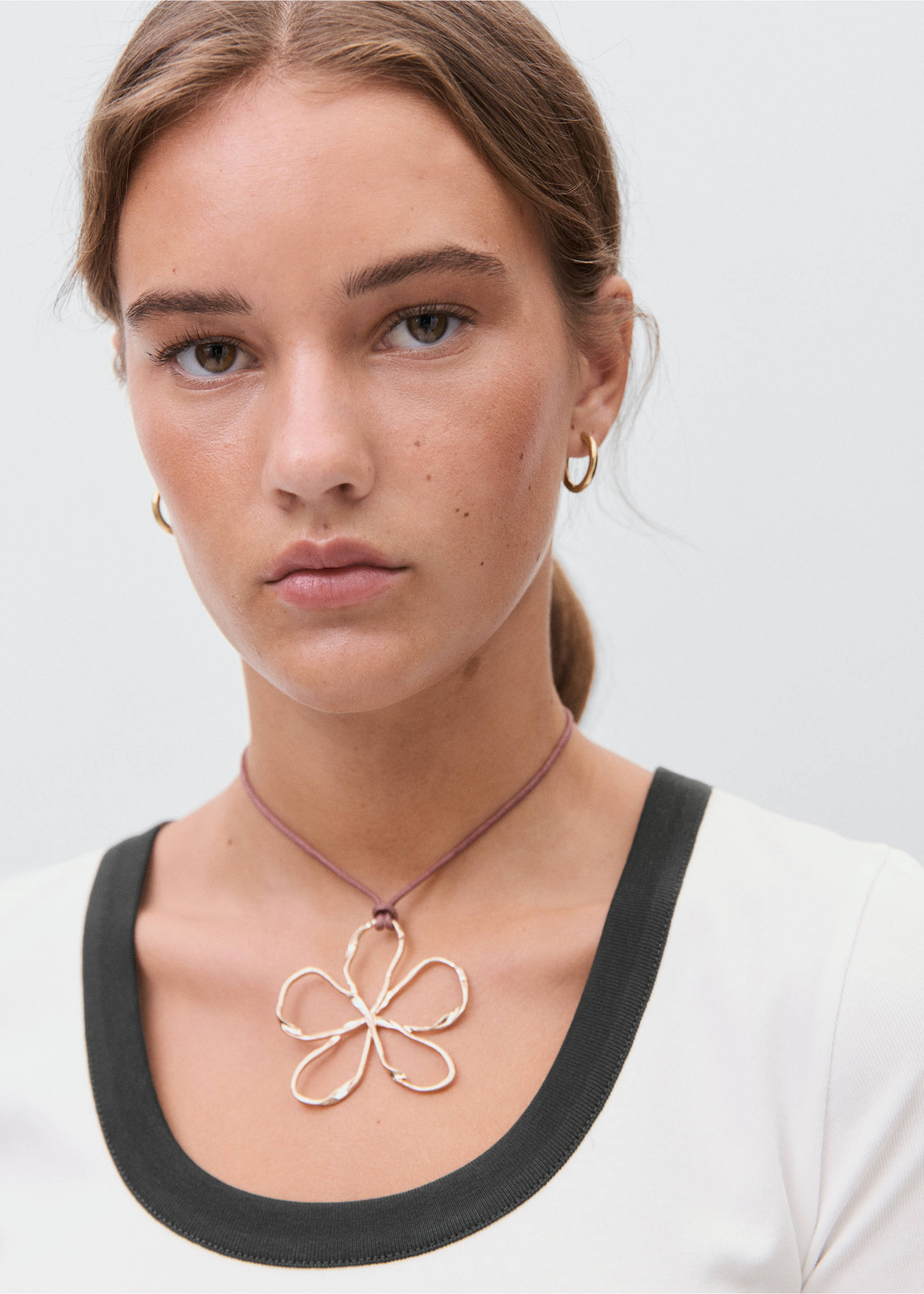 Contrasting collar cotton t-shirt - Details of the article 1, Off White. Ref: 17043335-00.