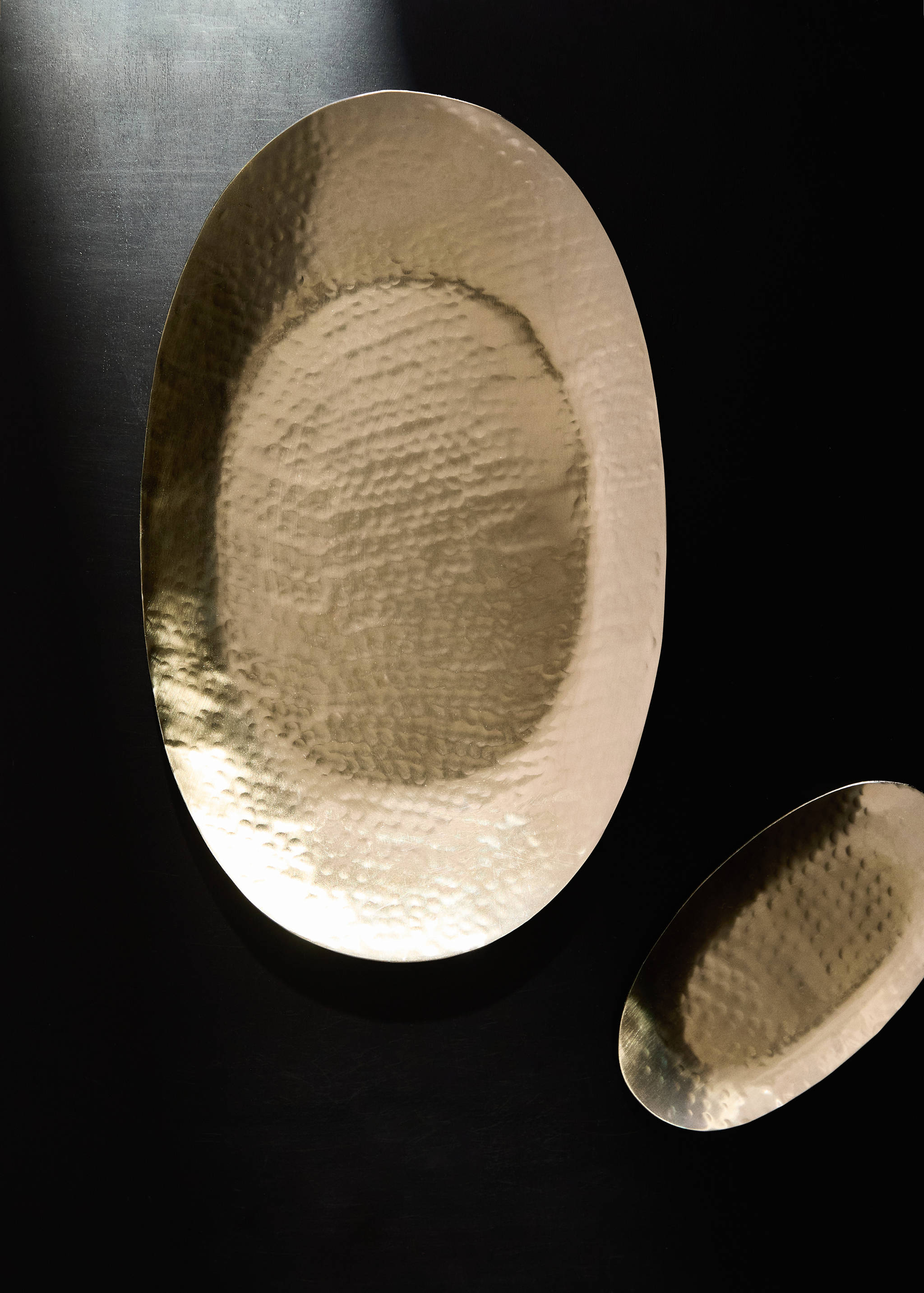 Tavă decorativă aurie mare - Plan general