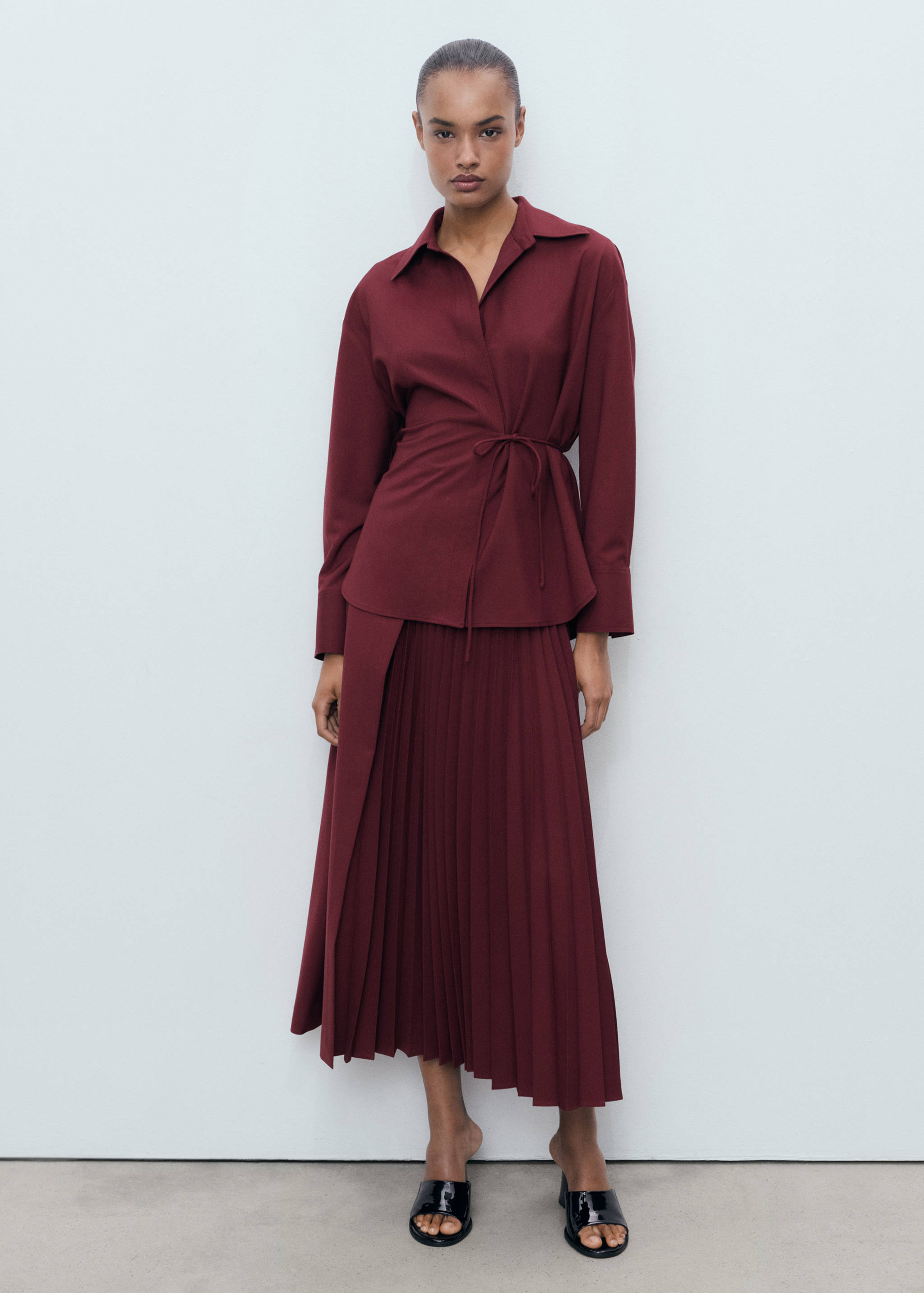 Перехресна блузка з бантом - Загальний план