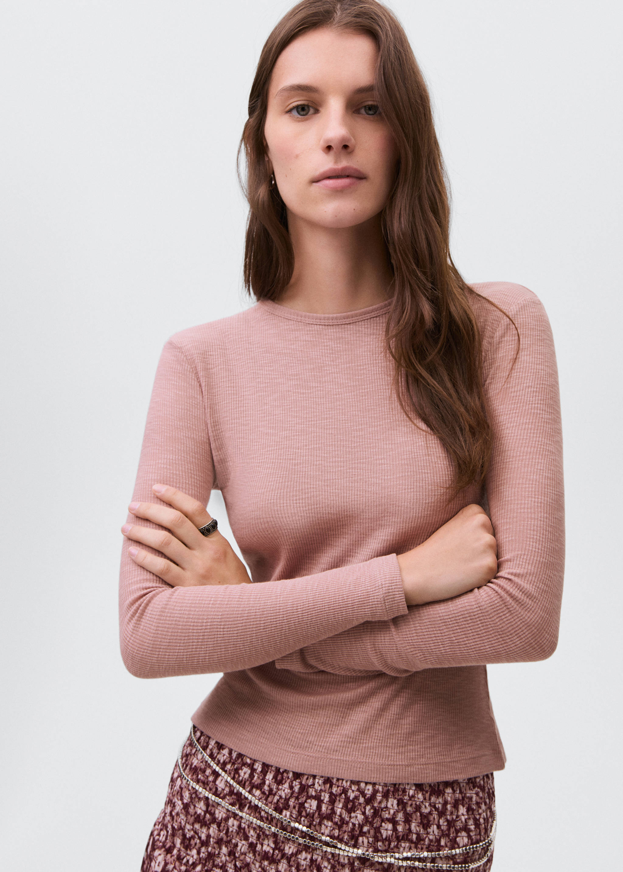 Лонгслив из трикотажа - Средний план