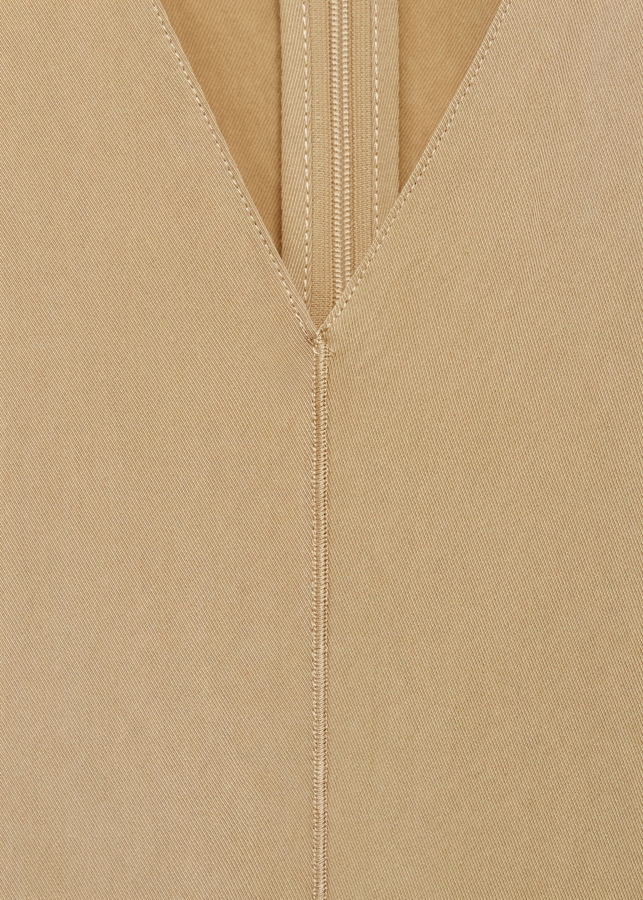 Vestido com decote em V e costuras - Pormenor do artigo 8