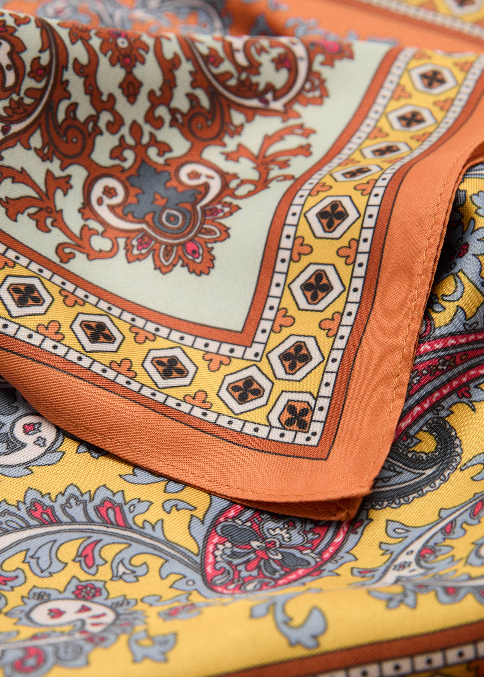 Сатенен шал с пейсли - Средна равнина