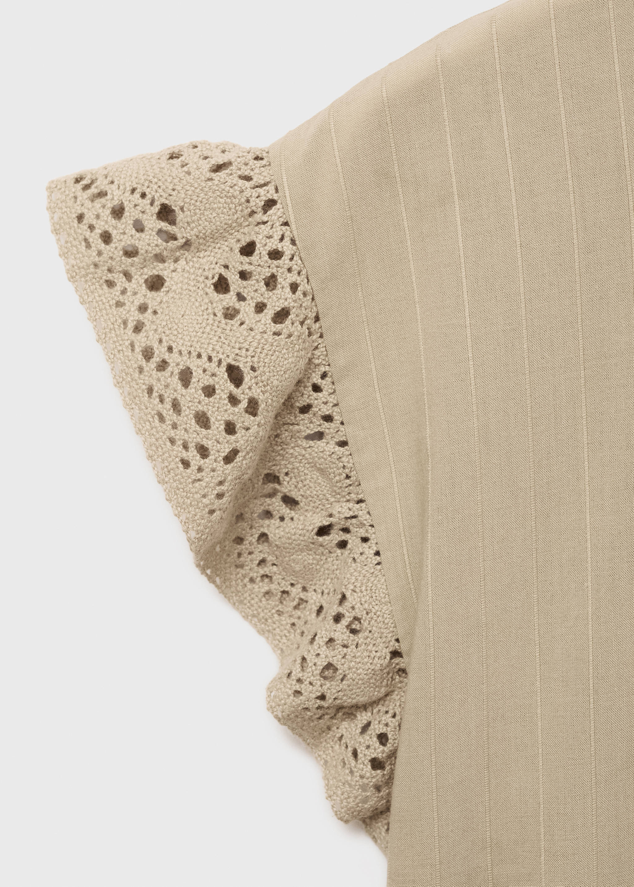 Short-sleeved t-shirt with ruffled eyelet embroidery detail - Details of the article 8