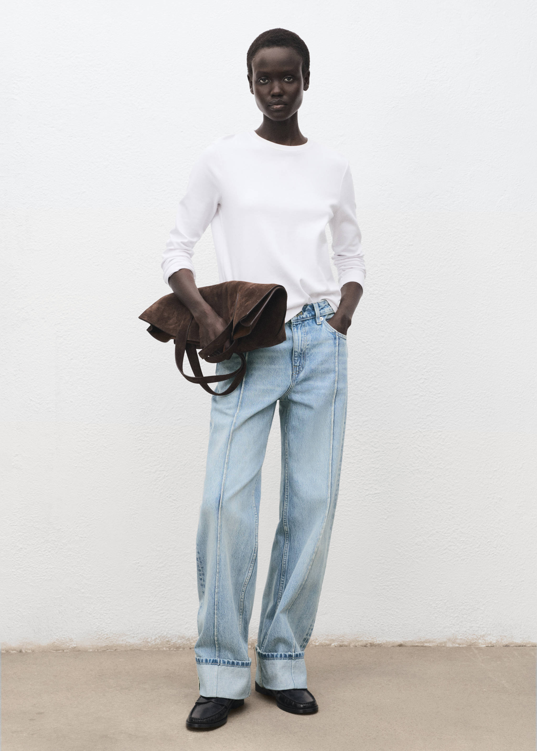 Wide leg jeans with turn-up hem - General plane