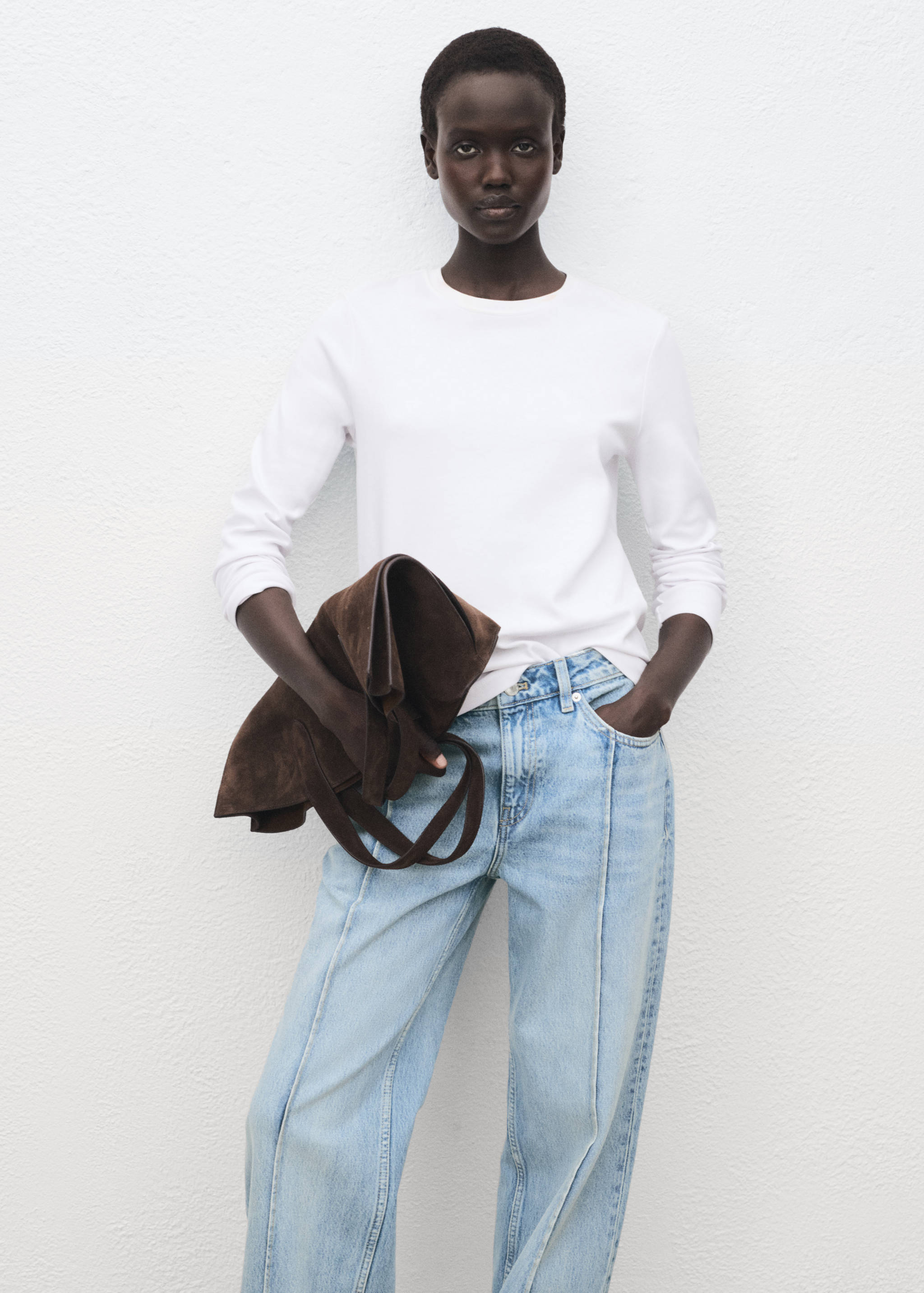 Wide leg jeans with turn-up hem - Details of the article 2