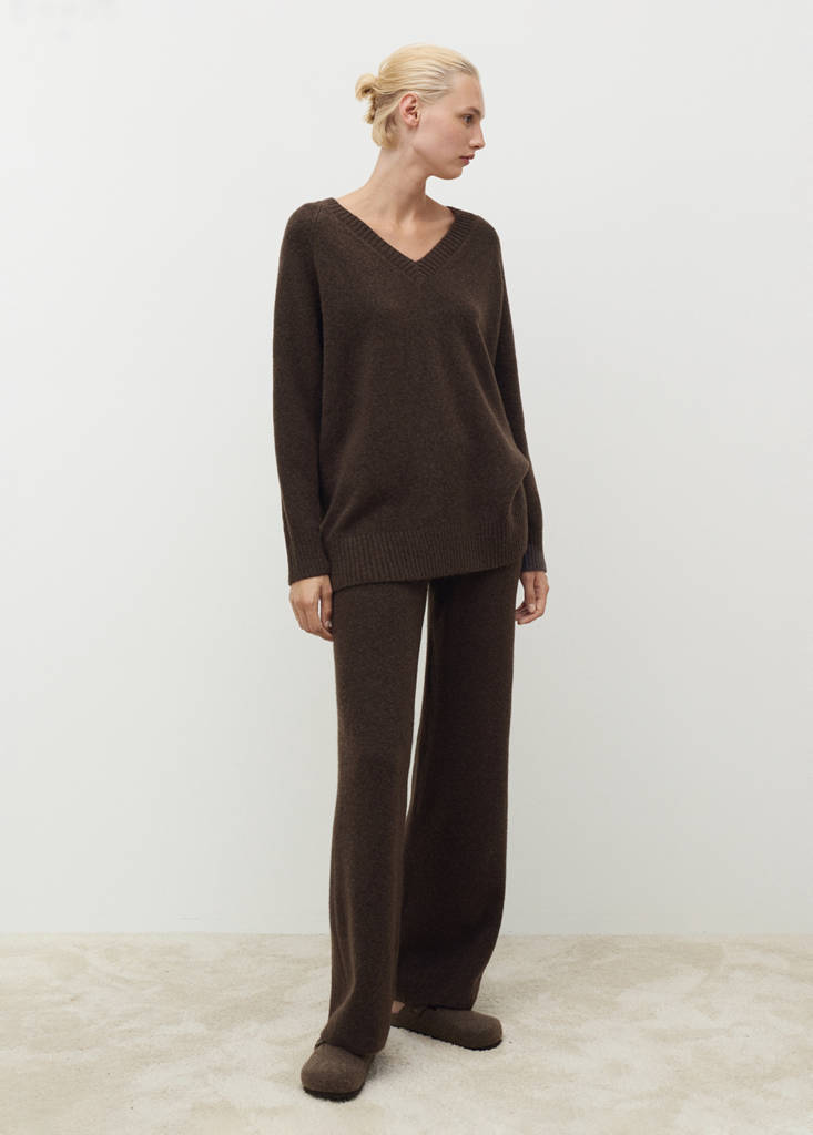 Long knitted trousers — Chocolate