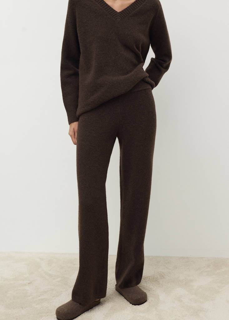 Long knitted trousers — Chocolate