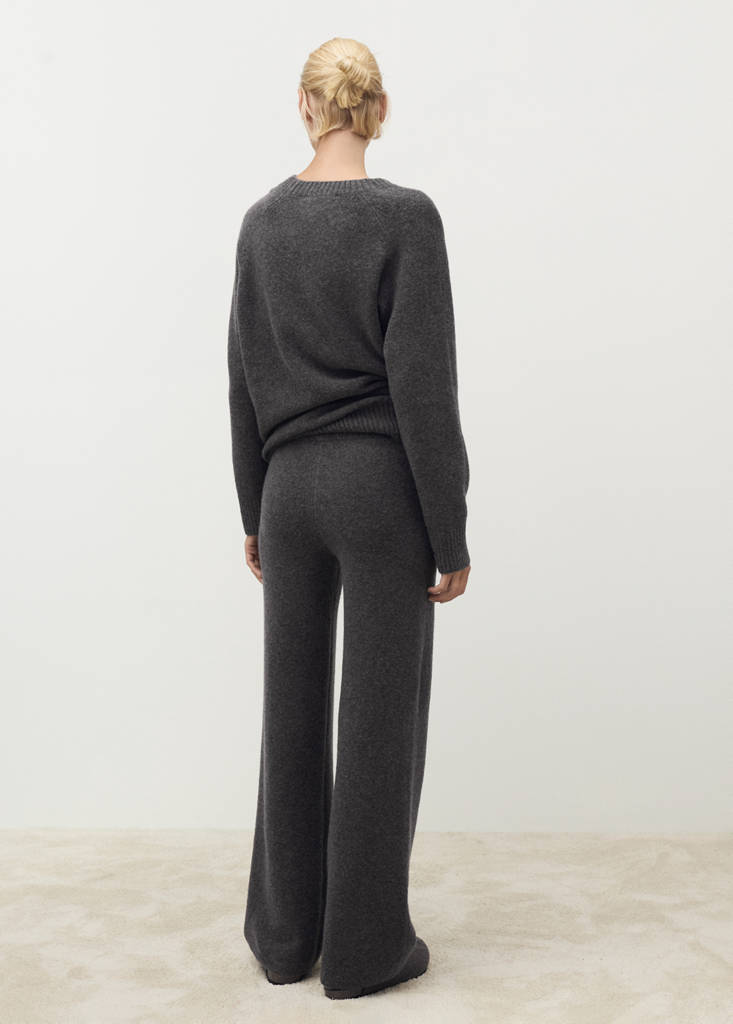 Long knitted trousers — Charcoal