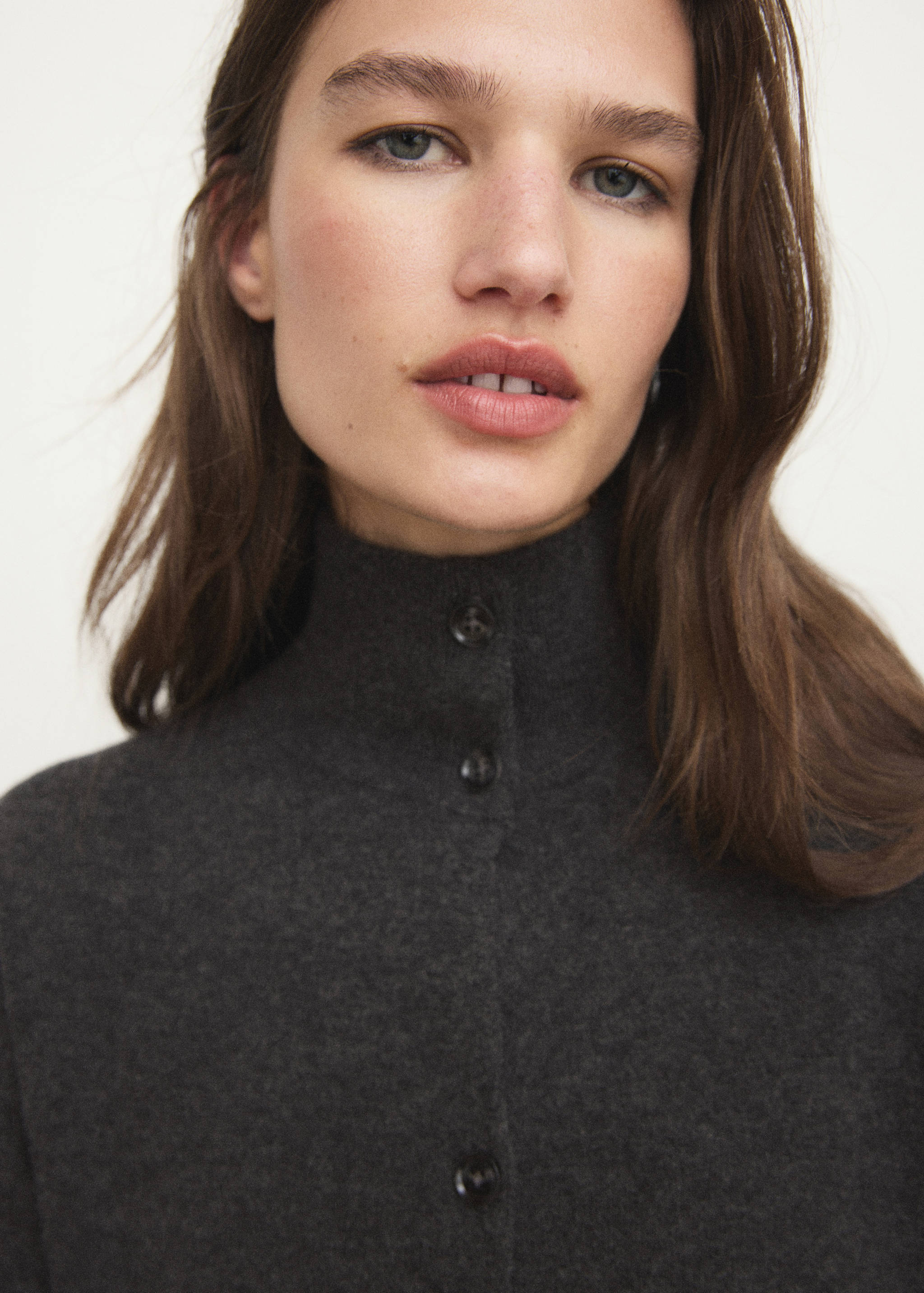 Krótki wełniany kardigan z guzikami - Szczegóły artykułu 1