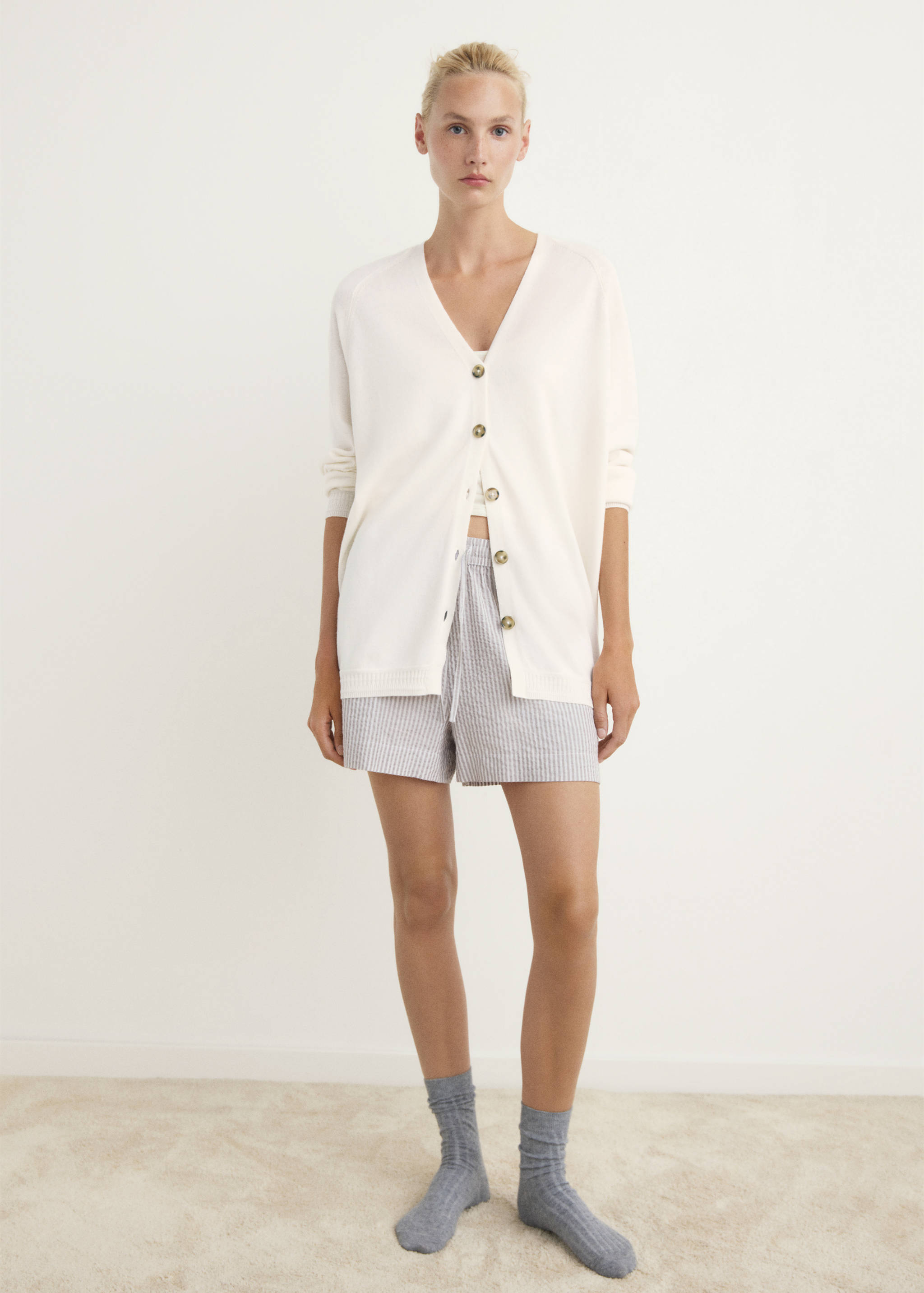 Buttoned wool cardigan - General plane