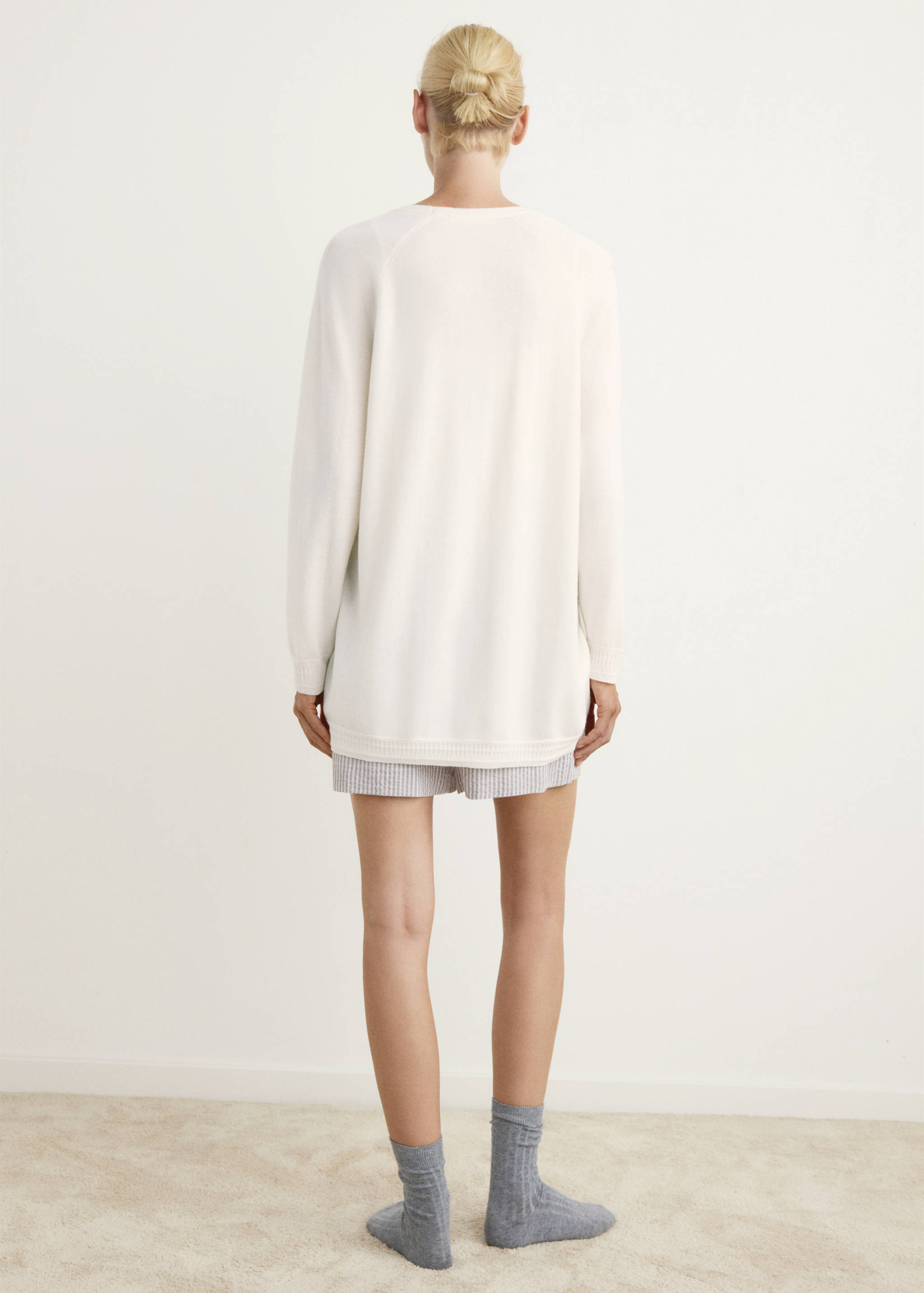 Buttoned wool cardigan - Reverse of the article