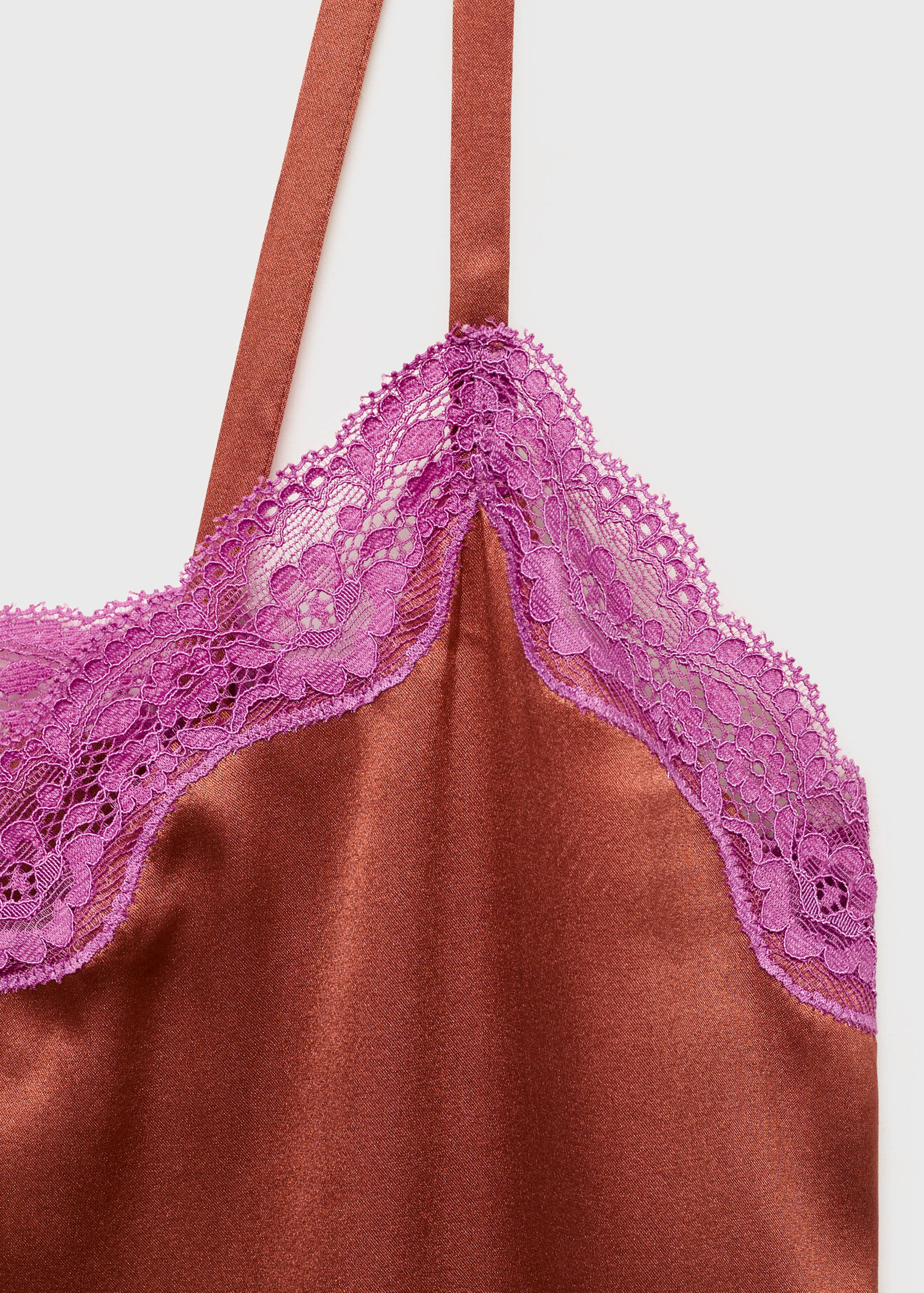 قميص نوم حرير بتفاصيل دانتيل بلون متباين - تفاصيل المنتج 8