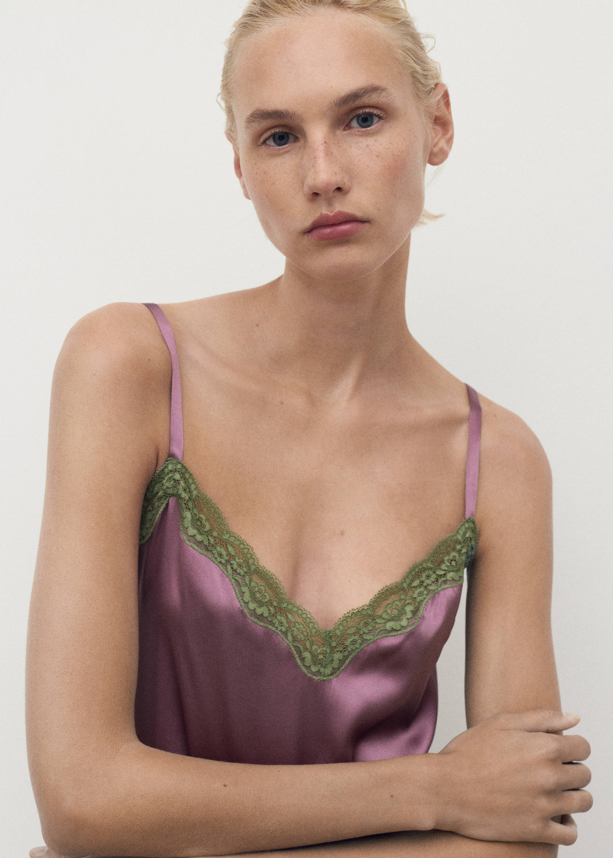 Chemise de nuit soie et dentelle contrastée - Détail de l'article 1