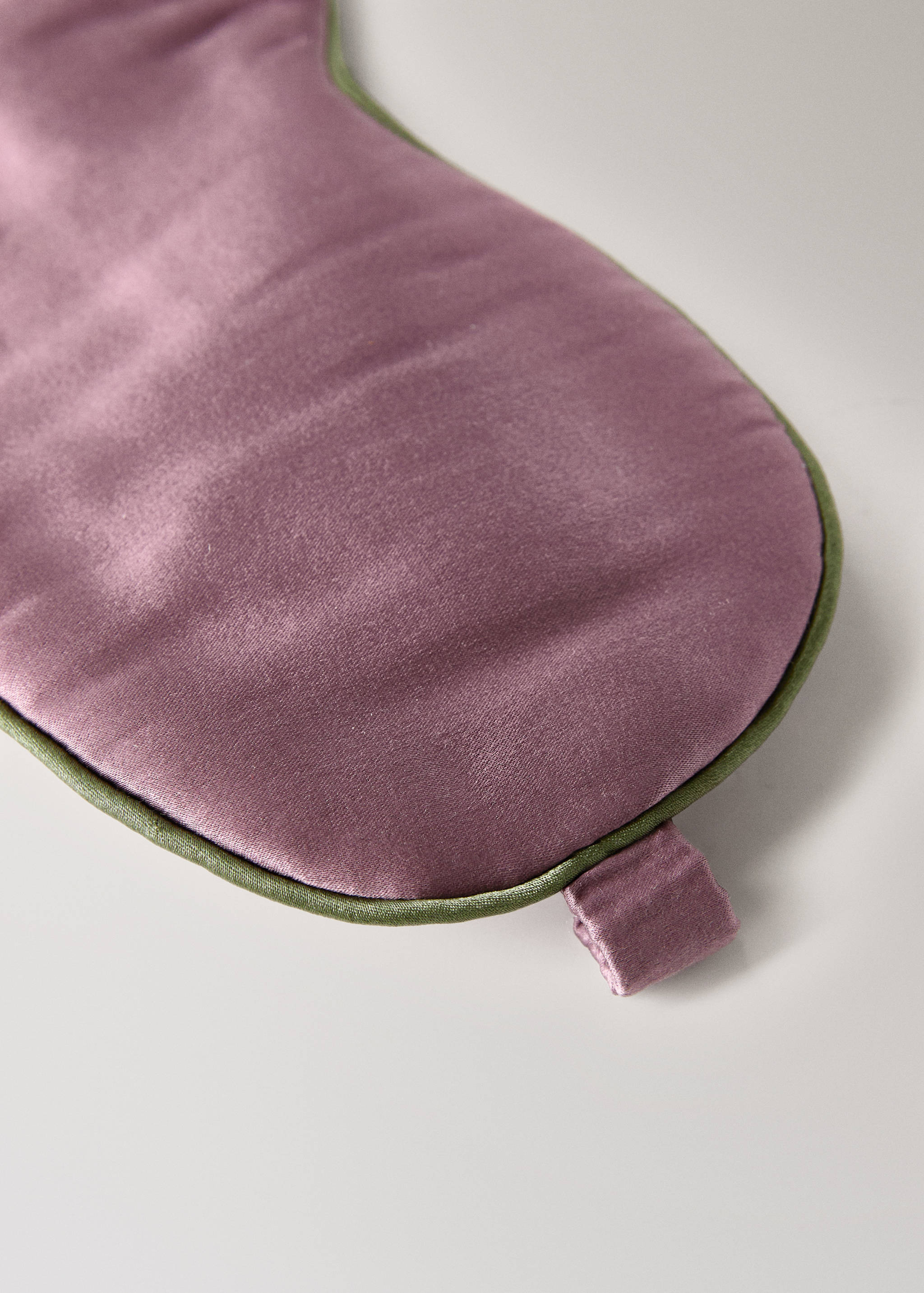 Sidenmask med kontrastbård - Bild av mittparti