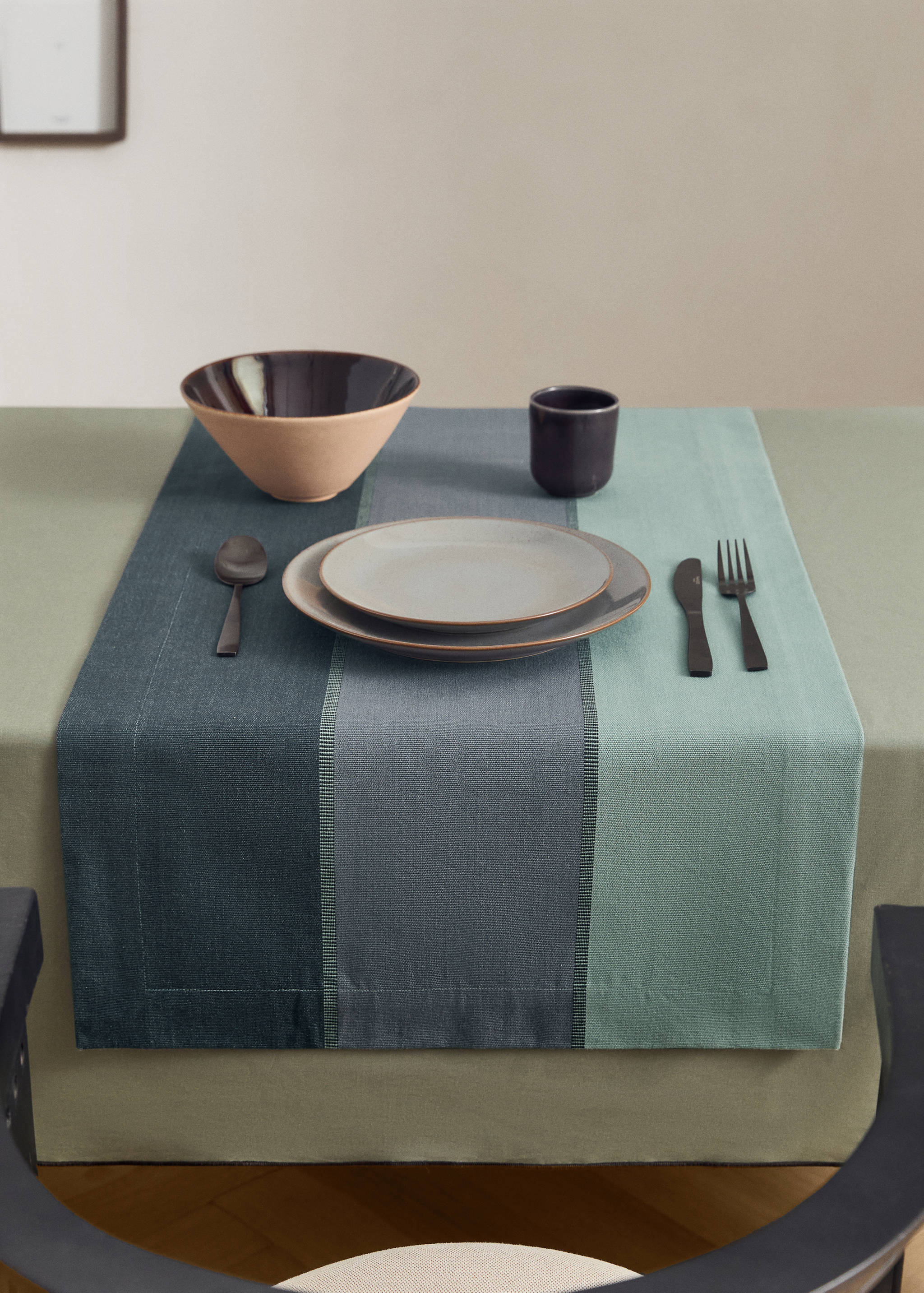 Cotton striped table runner in various colours - General plane