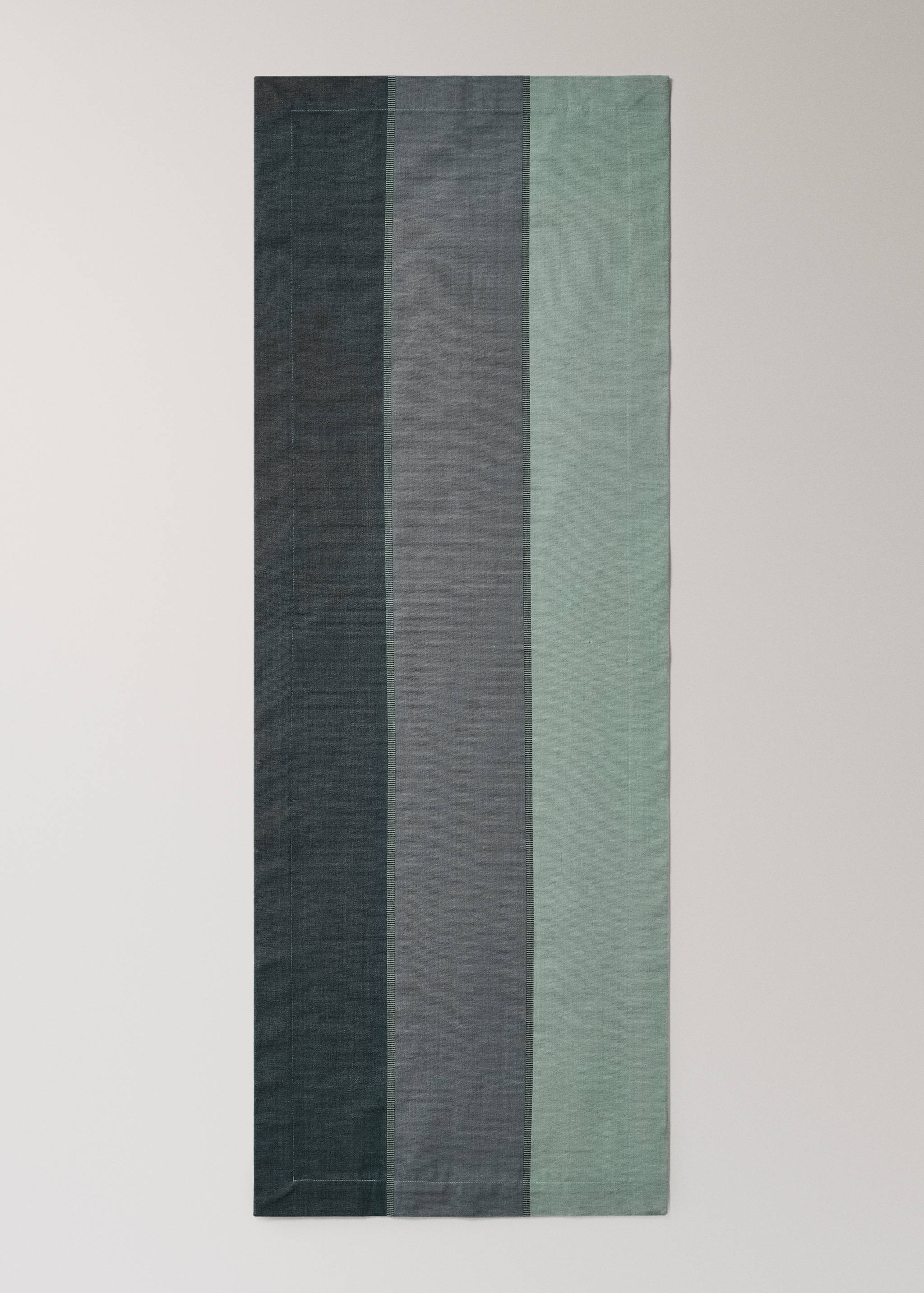 Cotton striped table runner in various colours - Details of the article 2