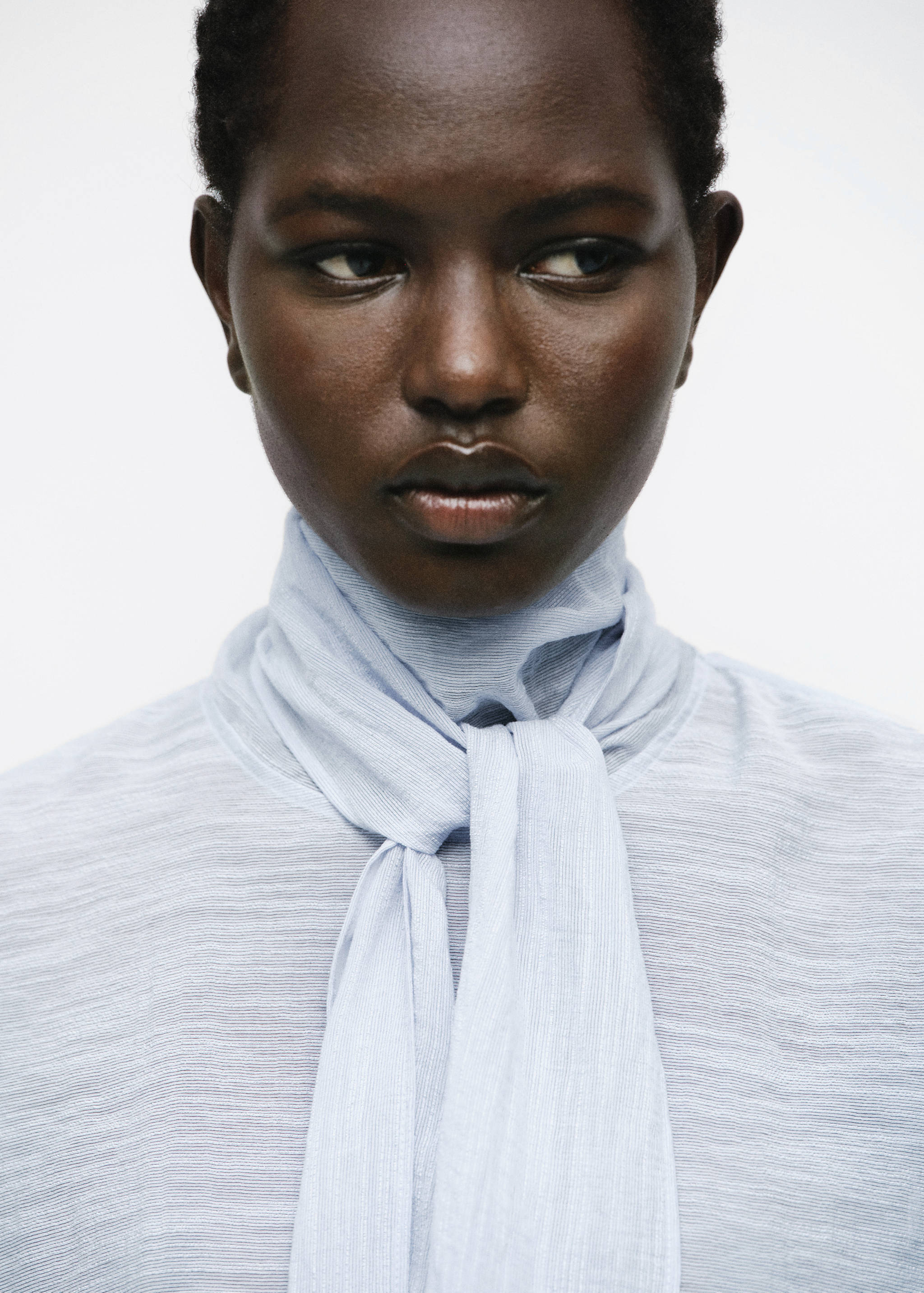 Bluzka z fakturą i szalem - Szczegóły artykułu 6