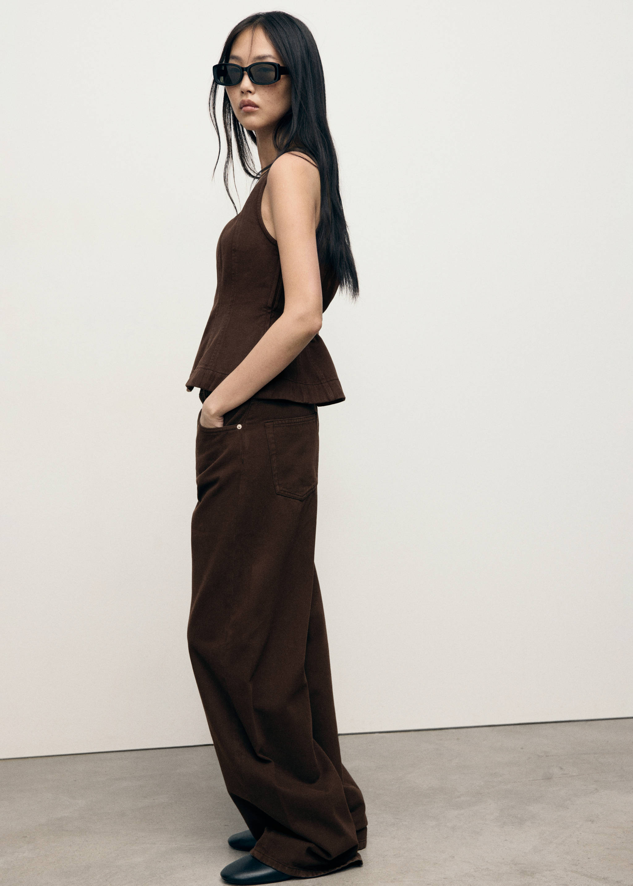 Calças de ganga barrel com cintura média - Plano geral