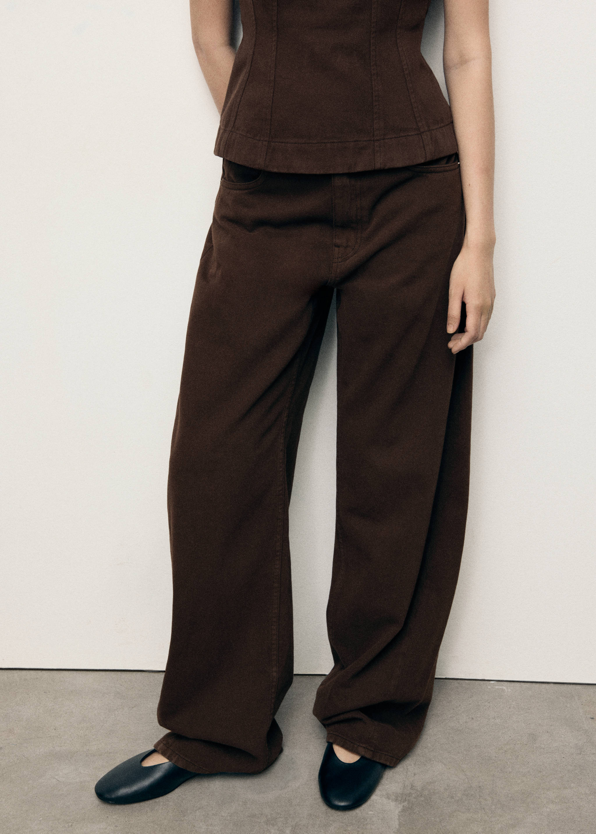 Calças de ganga barrel com cintura média - Plano médio