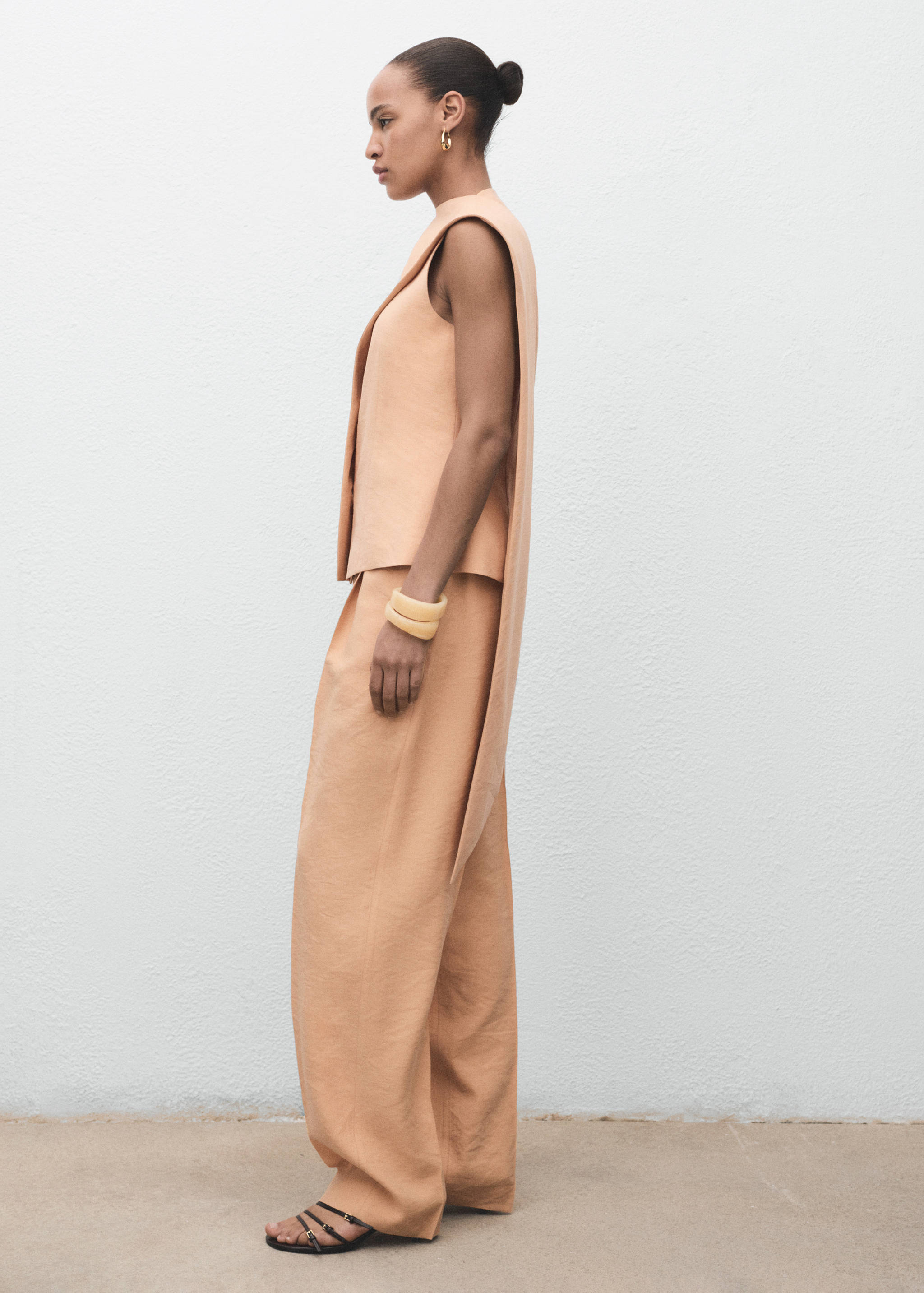 Асимметричный топ с платком - Общий план