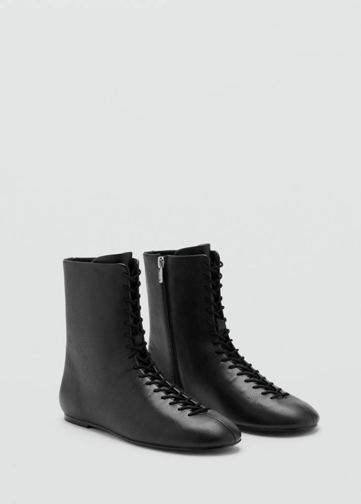 Lace-up leather ankle boots — Black