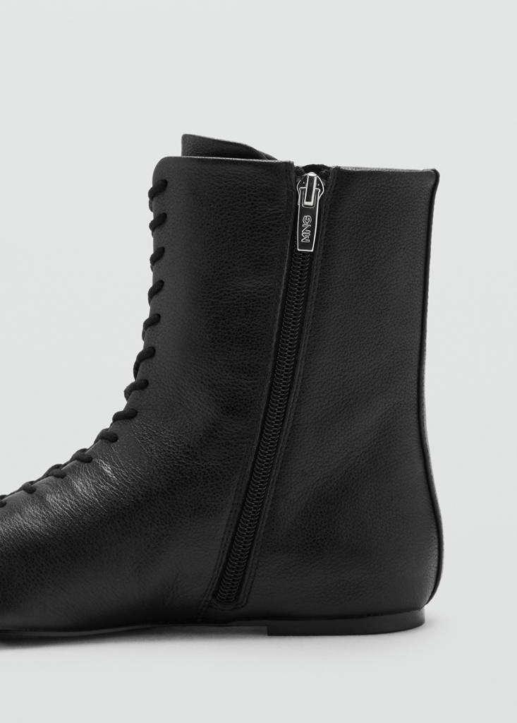Lace-up leather ankle boots — Black