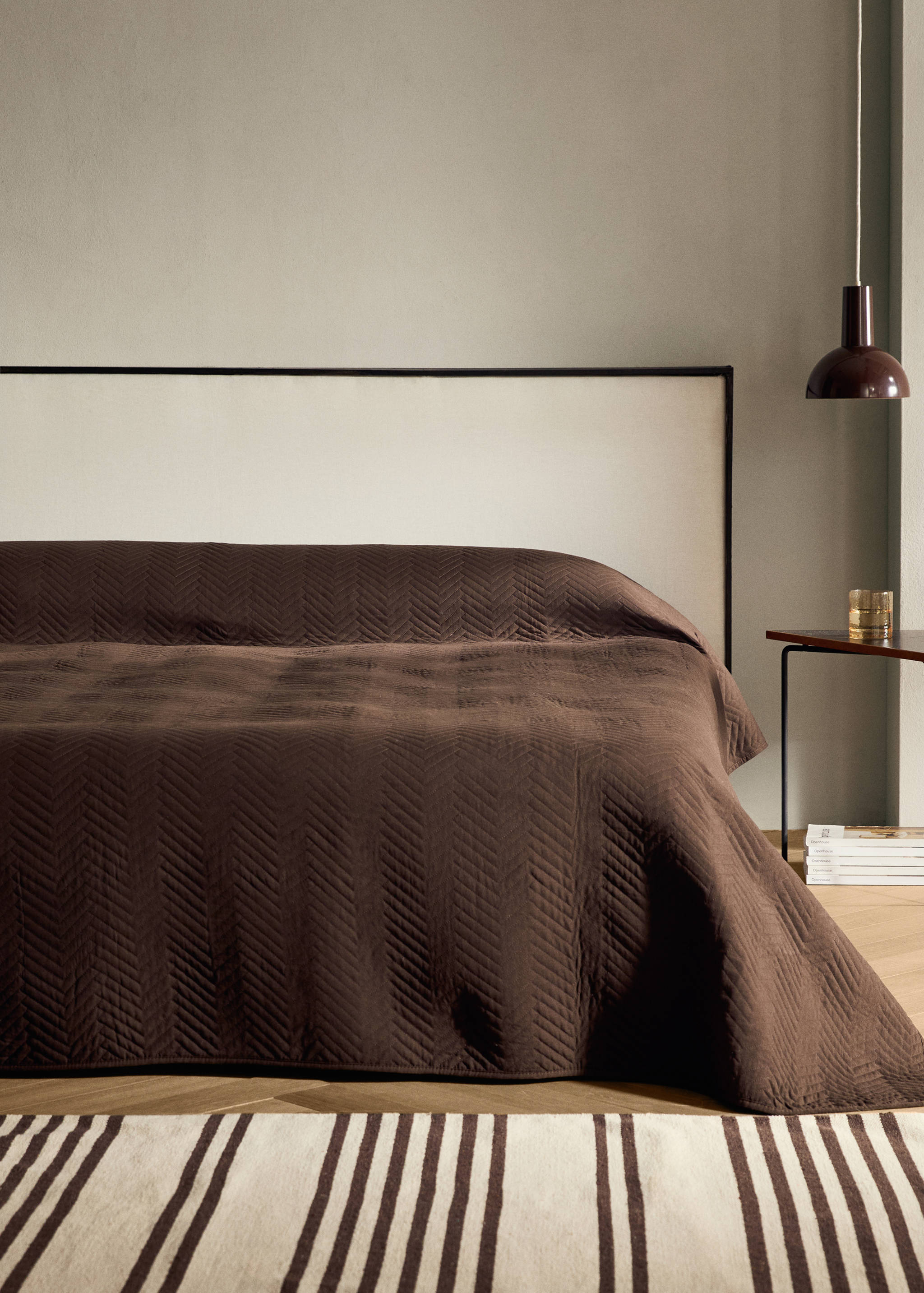 Soft-touch microfibre bedspread with herringbone print for 180/200 cm bed - General plane