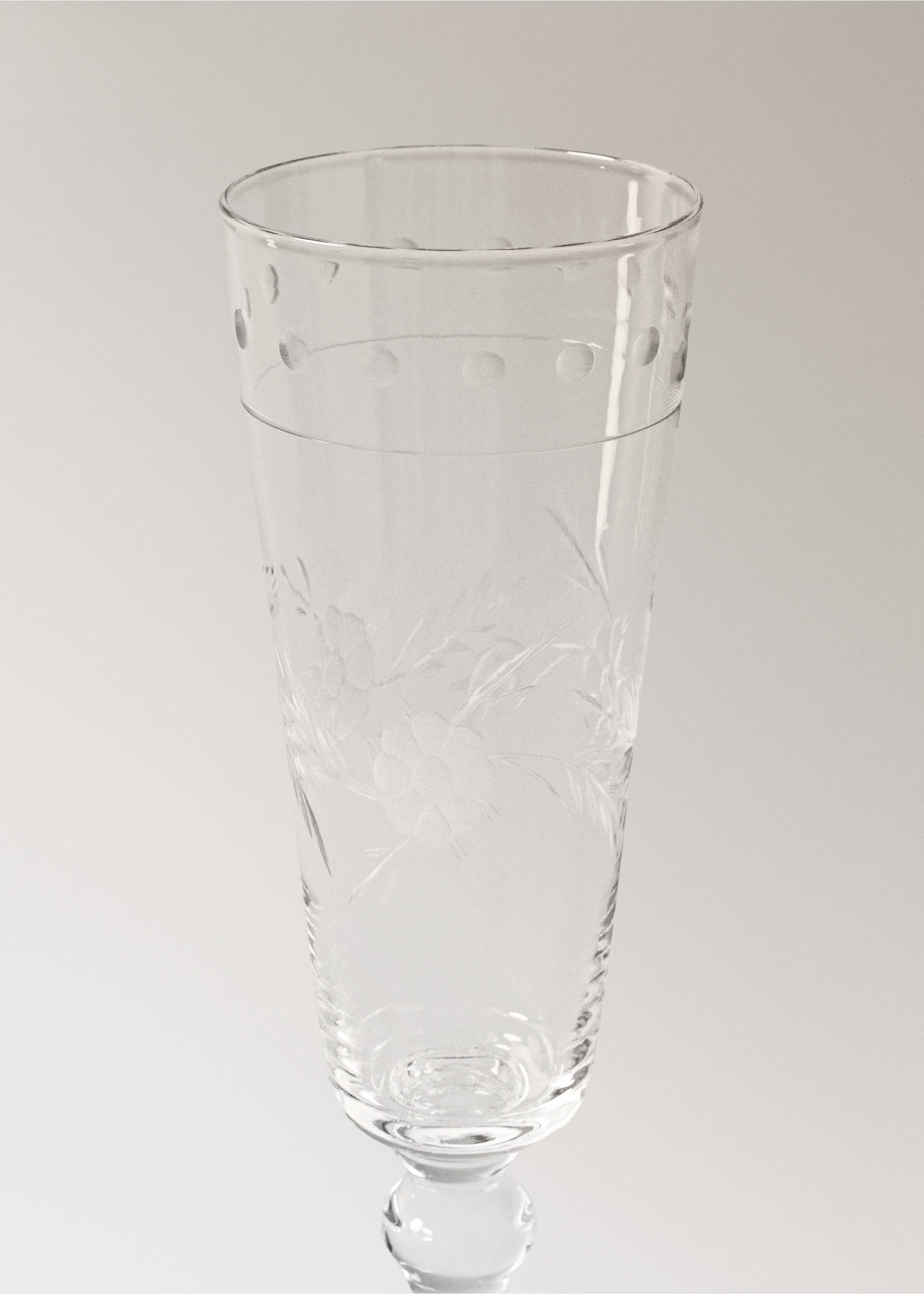 Cut glass flute with floral design - Details of the article 1, Off White. Ref: 17044442-00.
