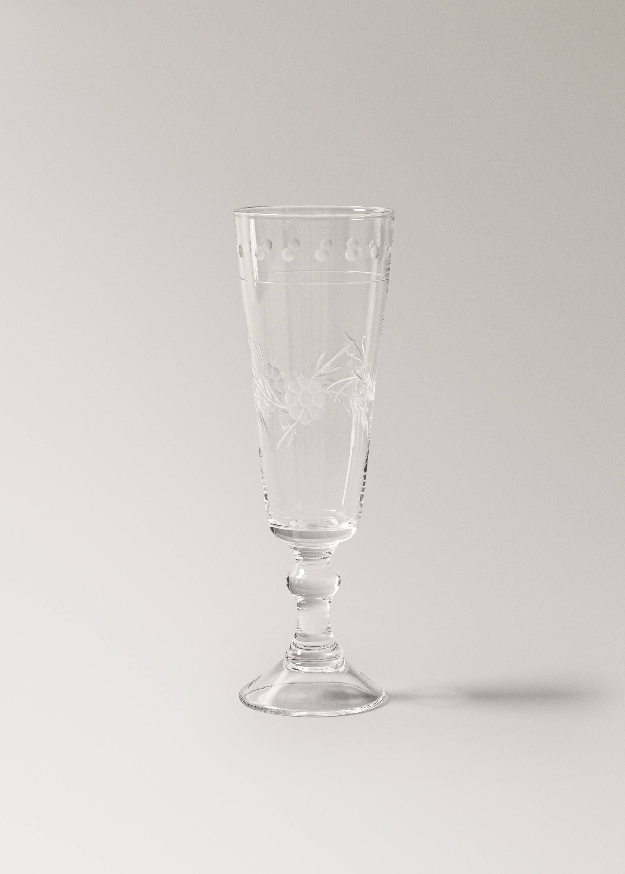 Cut glass flute with floral design - Article without model