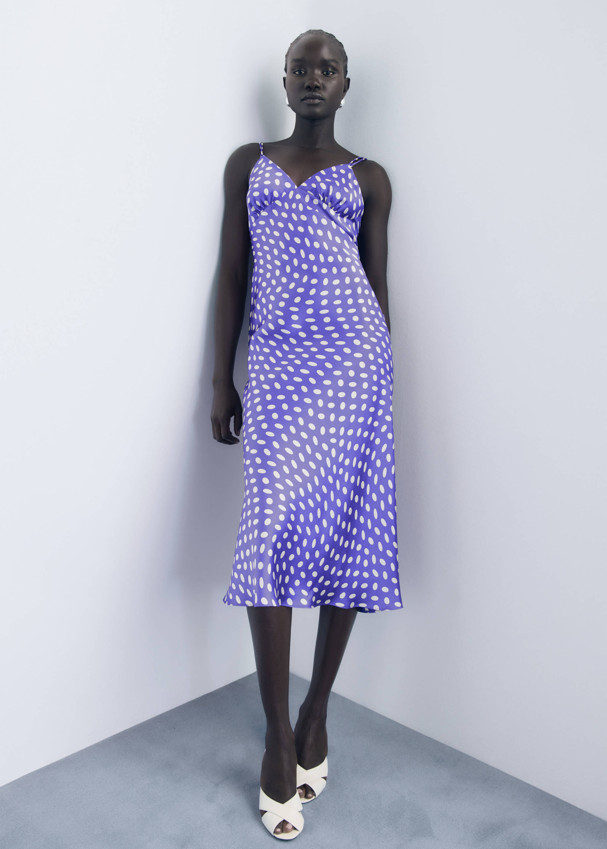 Polka-dot satin-finish dress - General plane