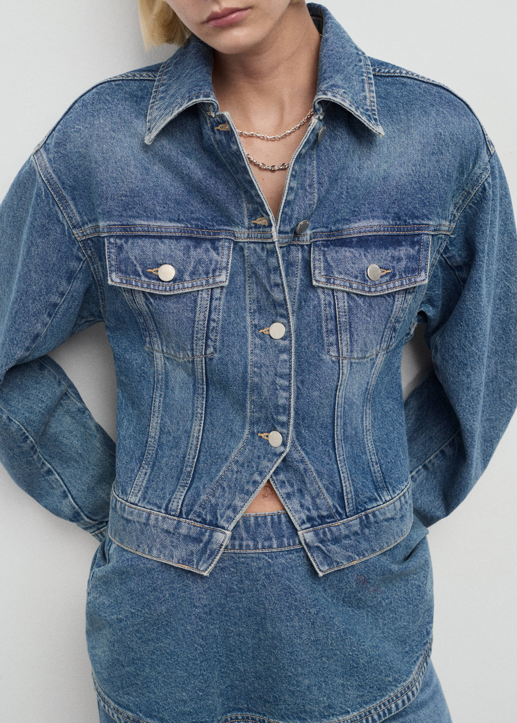 Fitted denim jacket with pockets - Details of the article 6