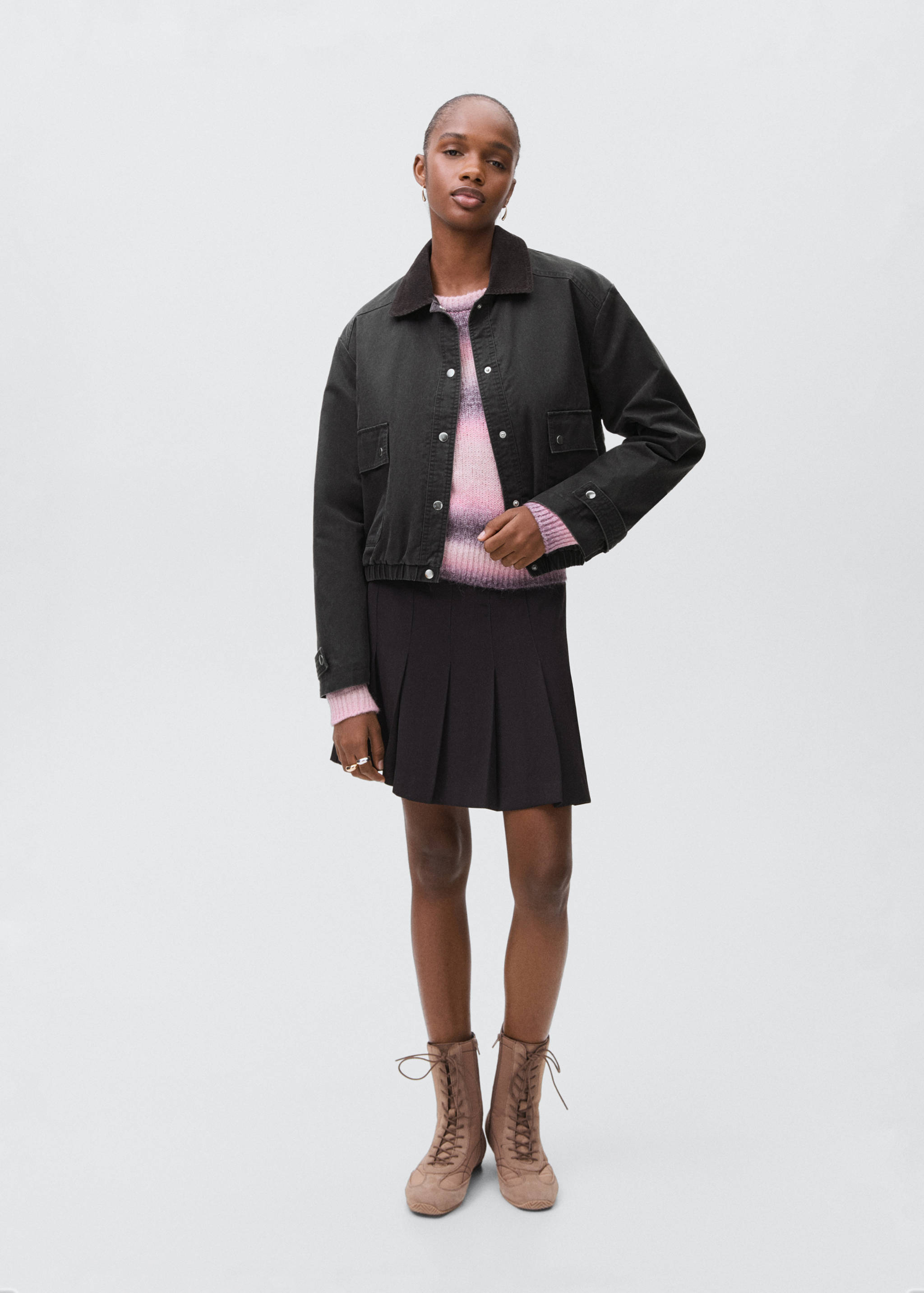 Blusão bomber com gola de camisa - Plano geral