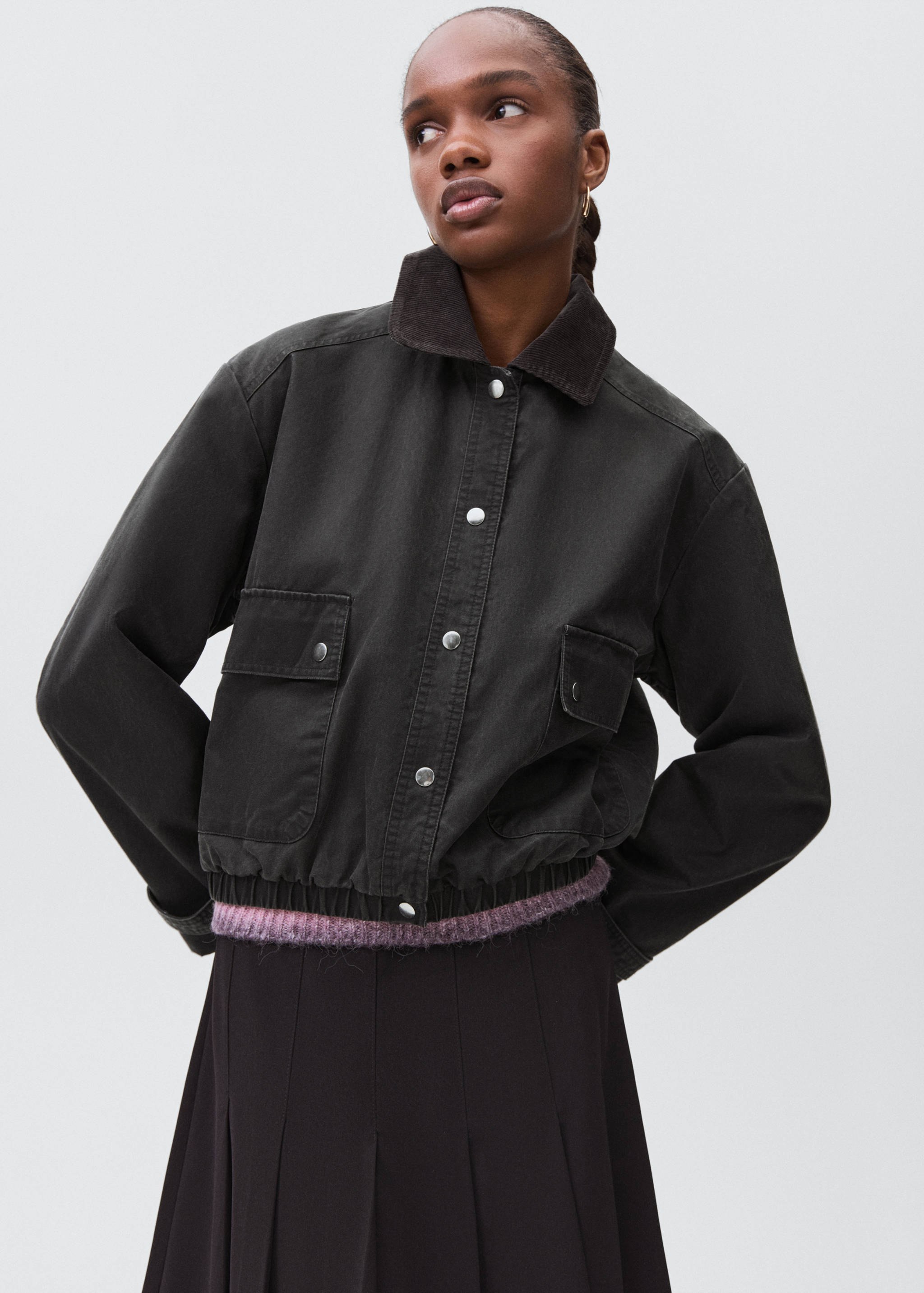 Blusão bomber com gola de camisa - Plano médio