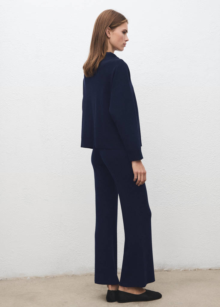 Straight knitted trousers — Navy
