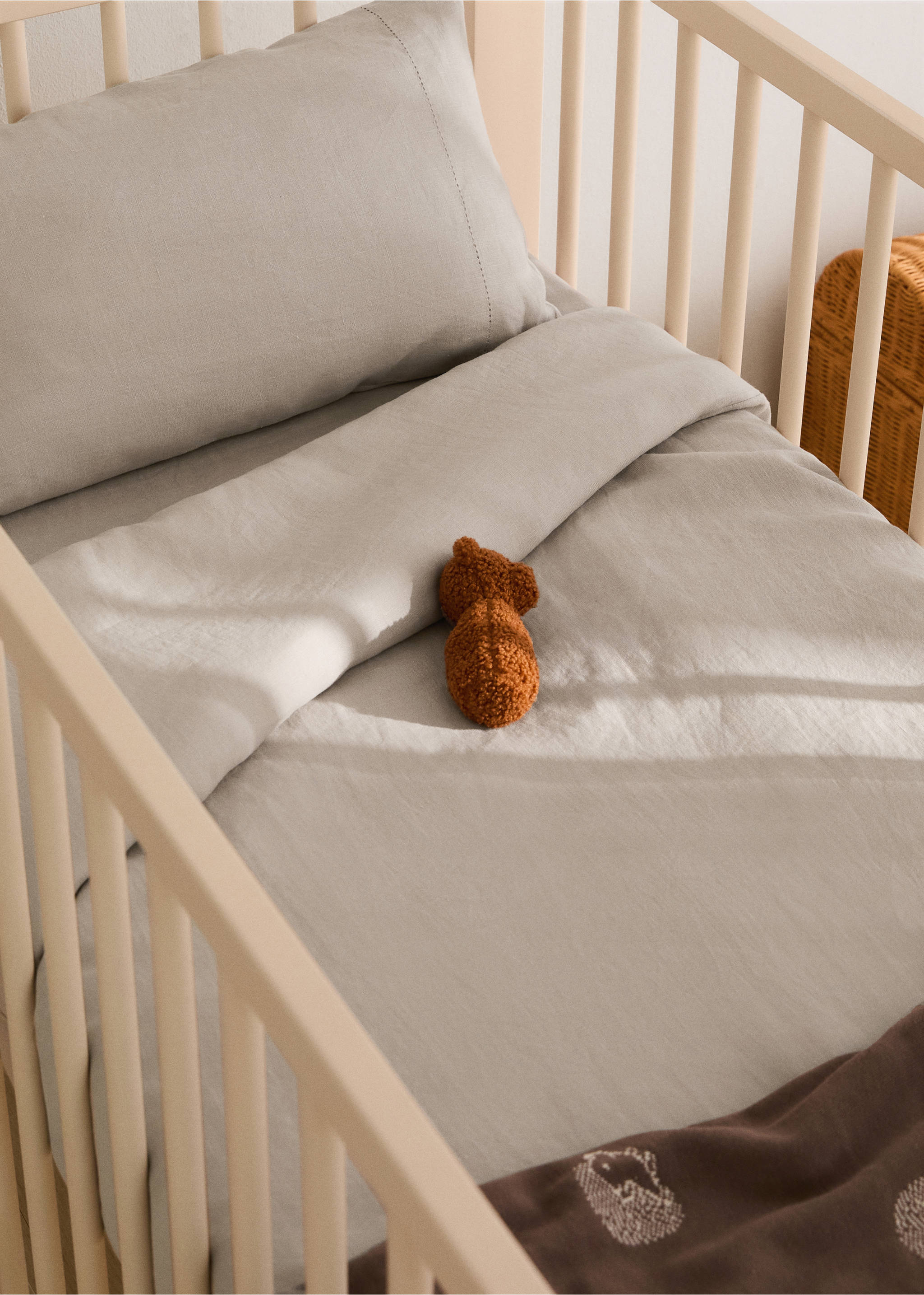 Washed linen duvet cover for cot - General plane, Medium Brown. Ref: 17045165-00.