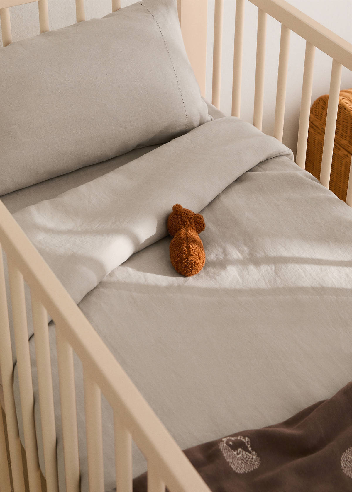 Washed linen duvet cover for cot — Medium Brown