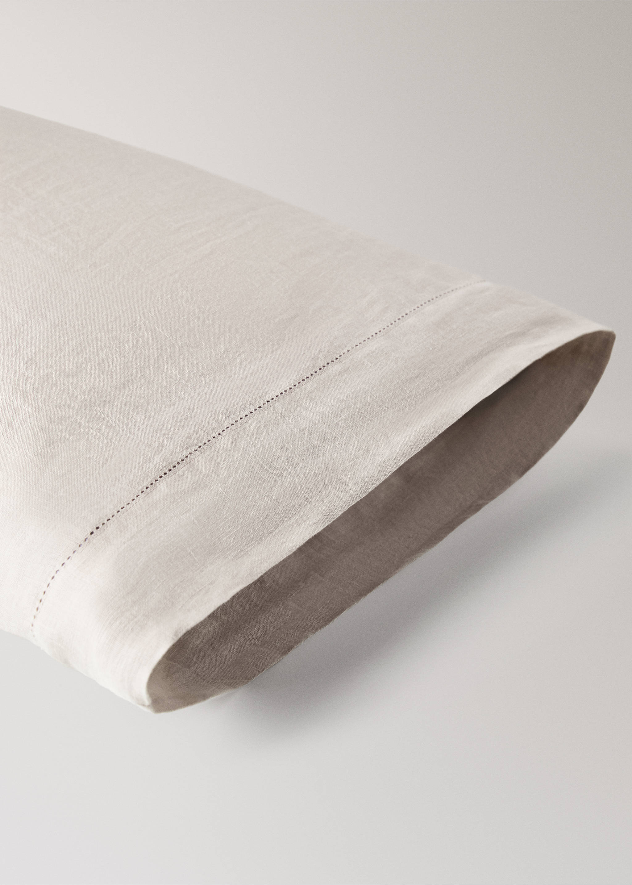 Washed linen pillowcase with hemstitch 45x110 cm - Details of the article 1, Medium Brown. Ref: 17045166-00.