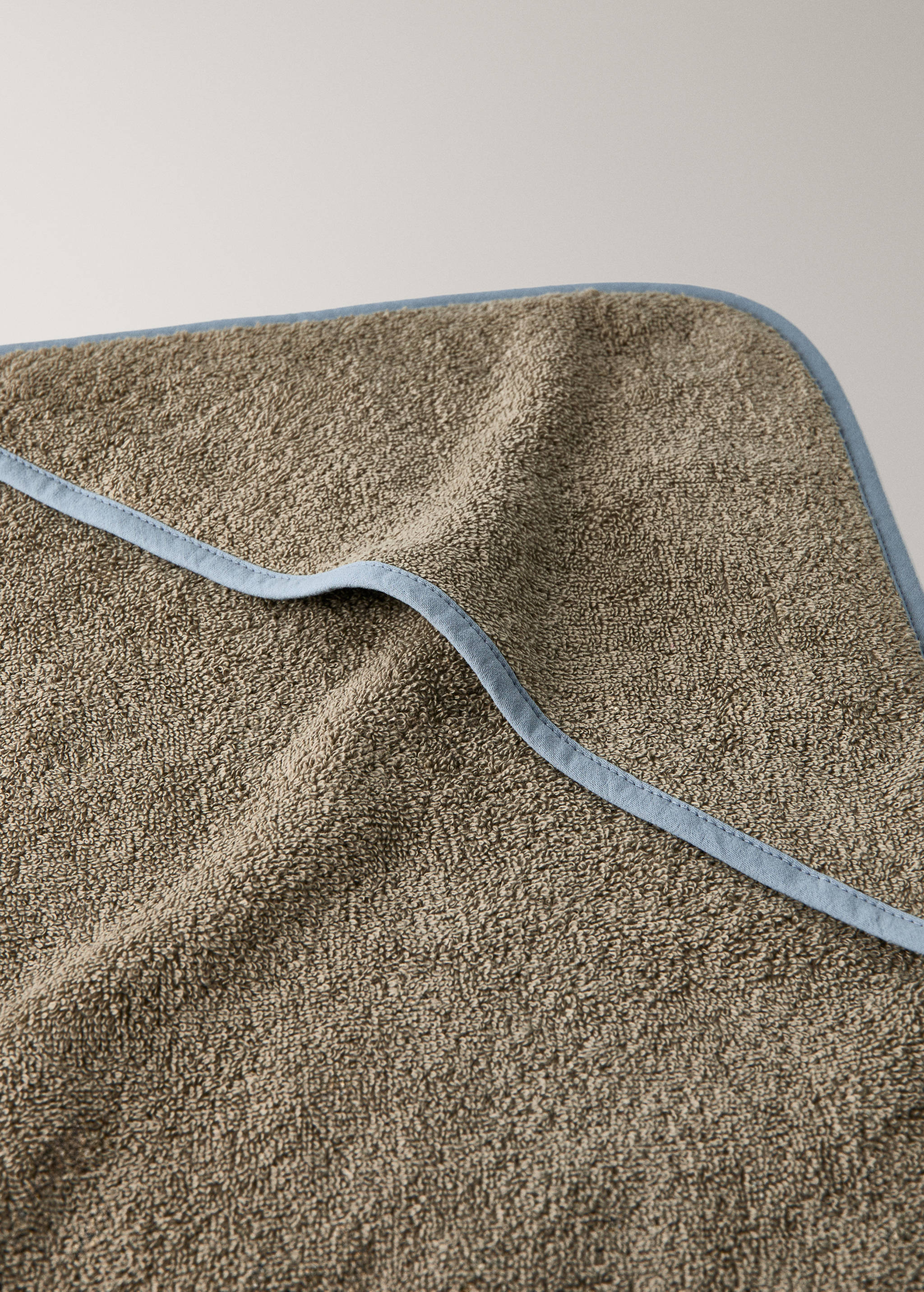 Children's bath cape with contrasting trim - Details of the article 1