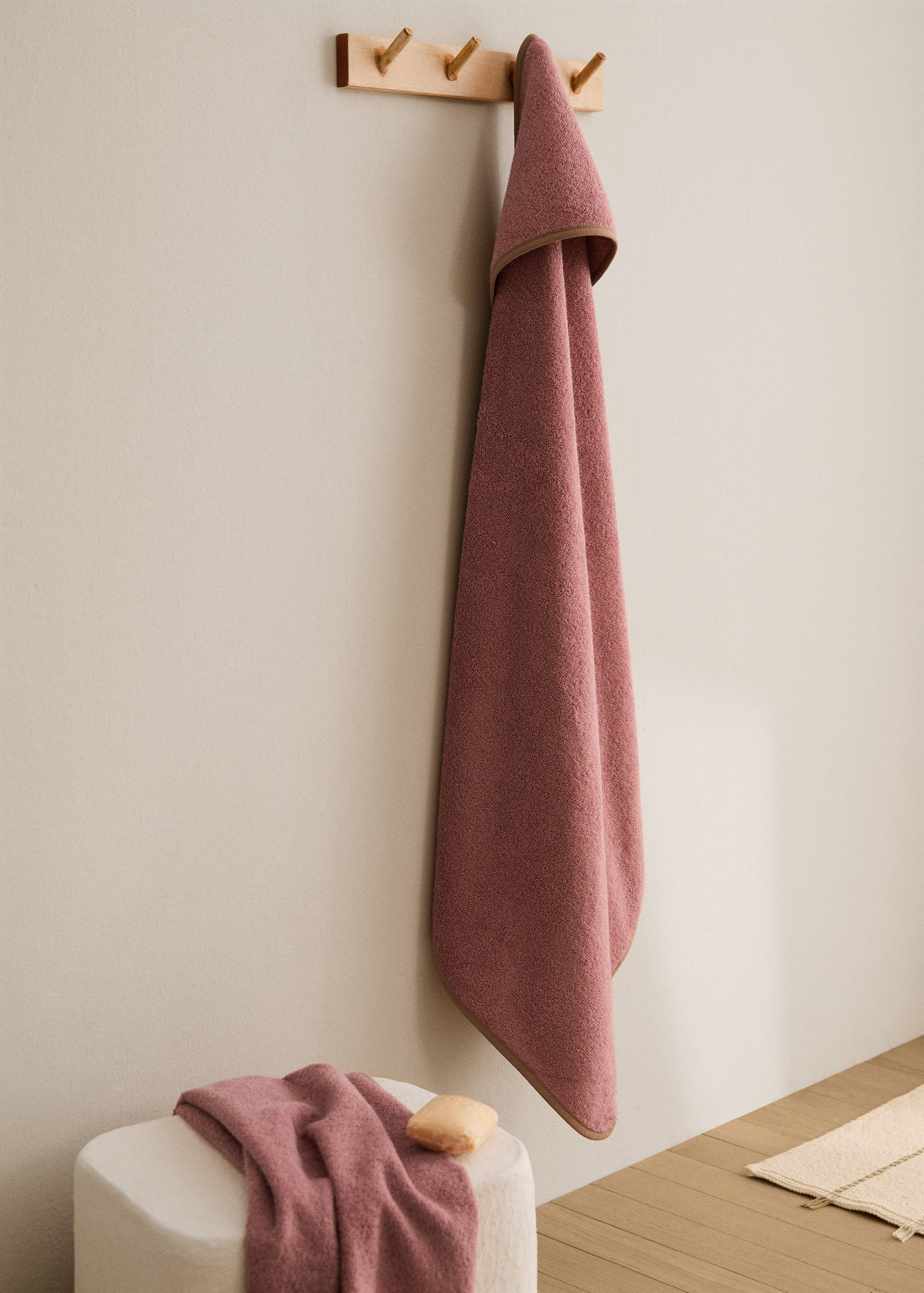 Cape de bain enfant avec liseré contrastant - Plan général