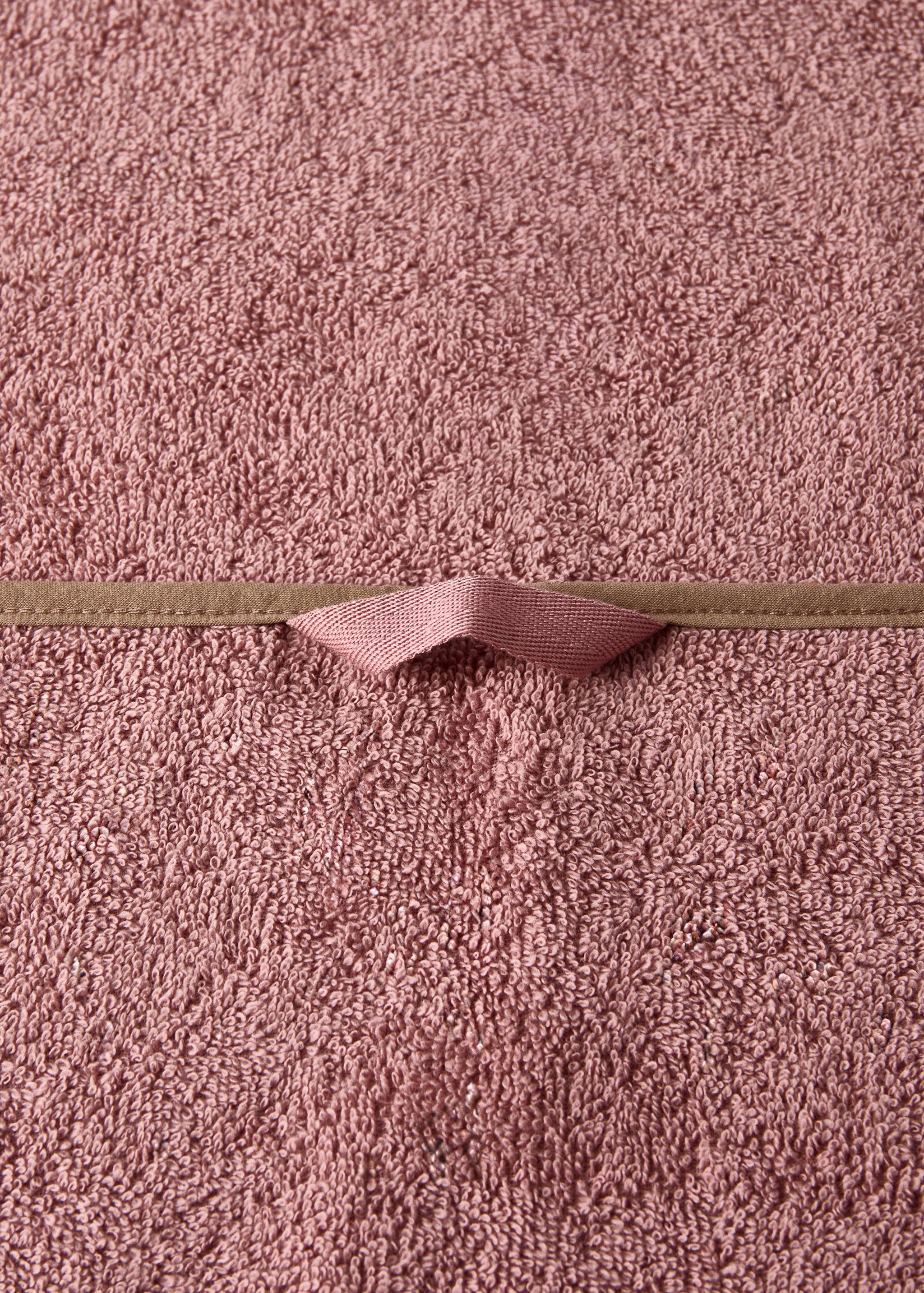 Cotton washbasin towel with contrasting trim - Details of the article 2