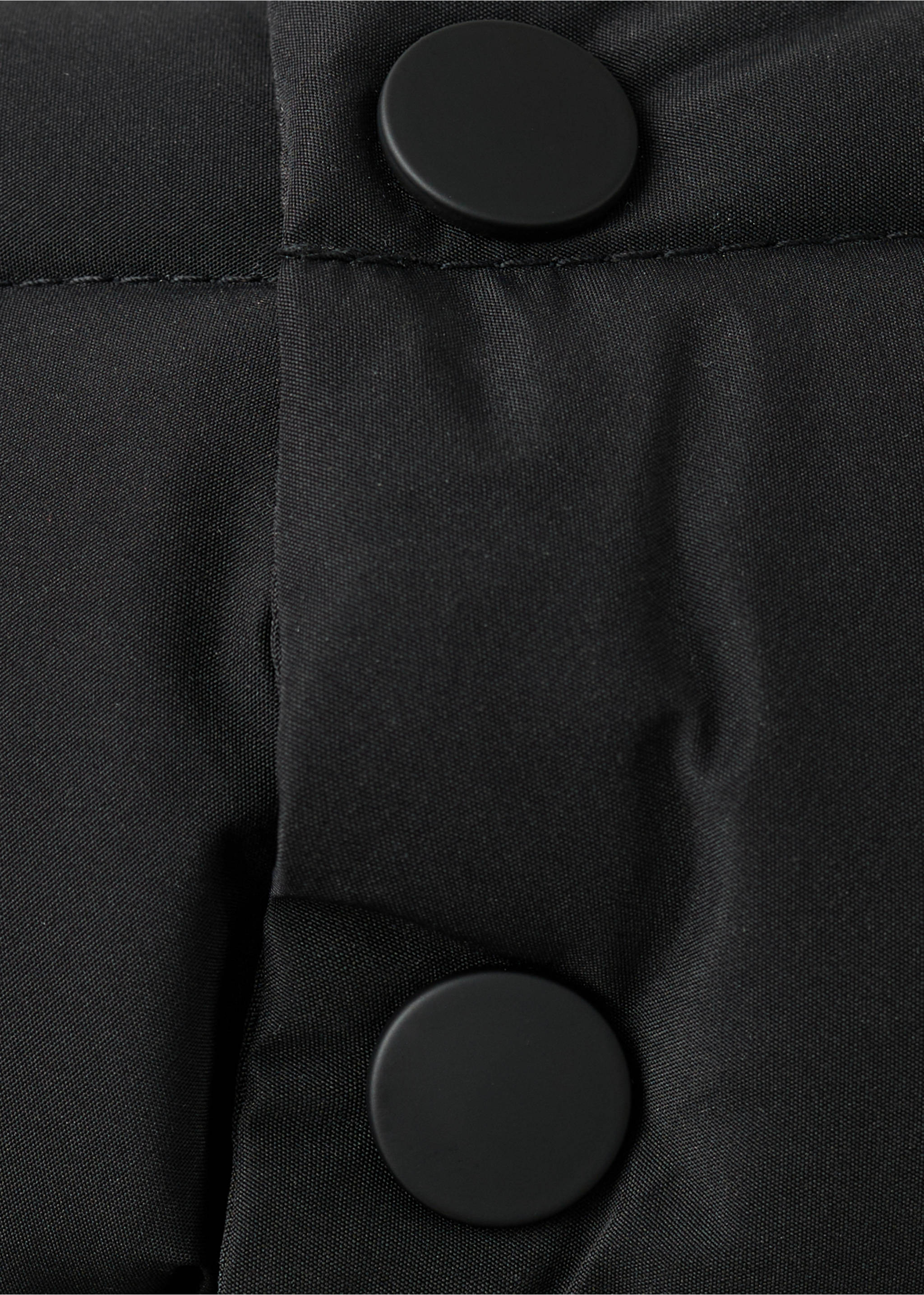 Длинный стёганый анорак - Деталь изделия 0, Черный. Ref: 17045783-00.