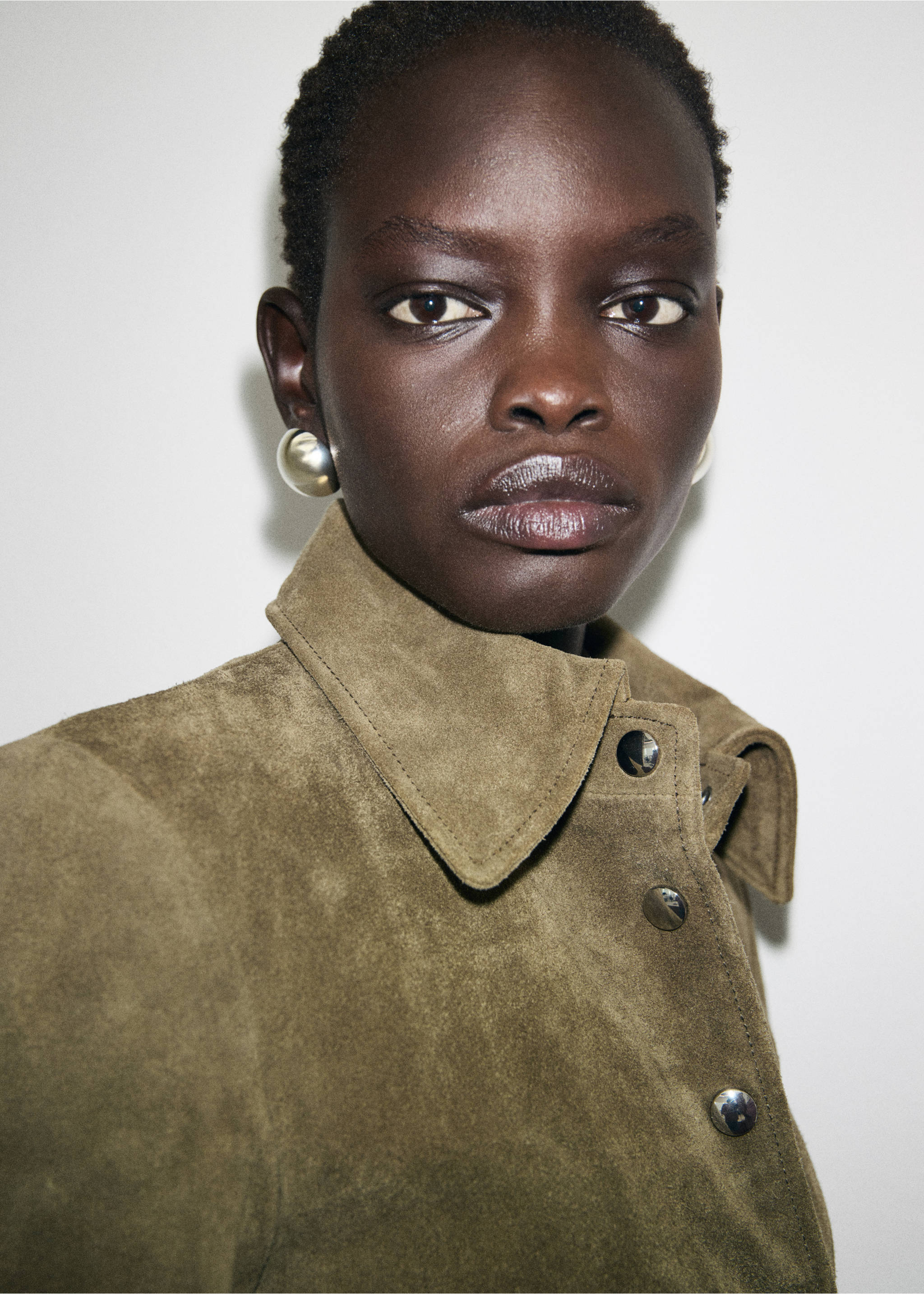 Suede leather jacket with buttons - Details of the article 1, Khaki. Ref: 17045788-00.