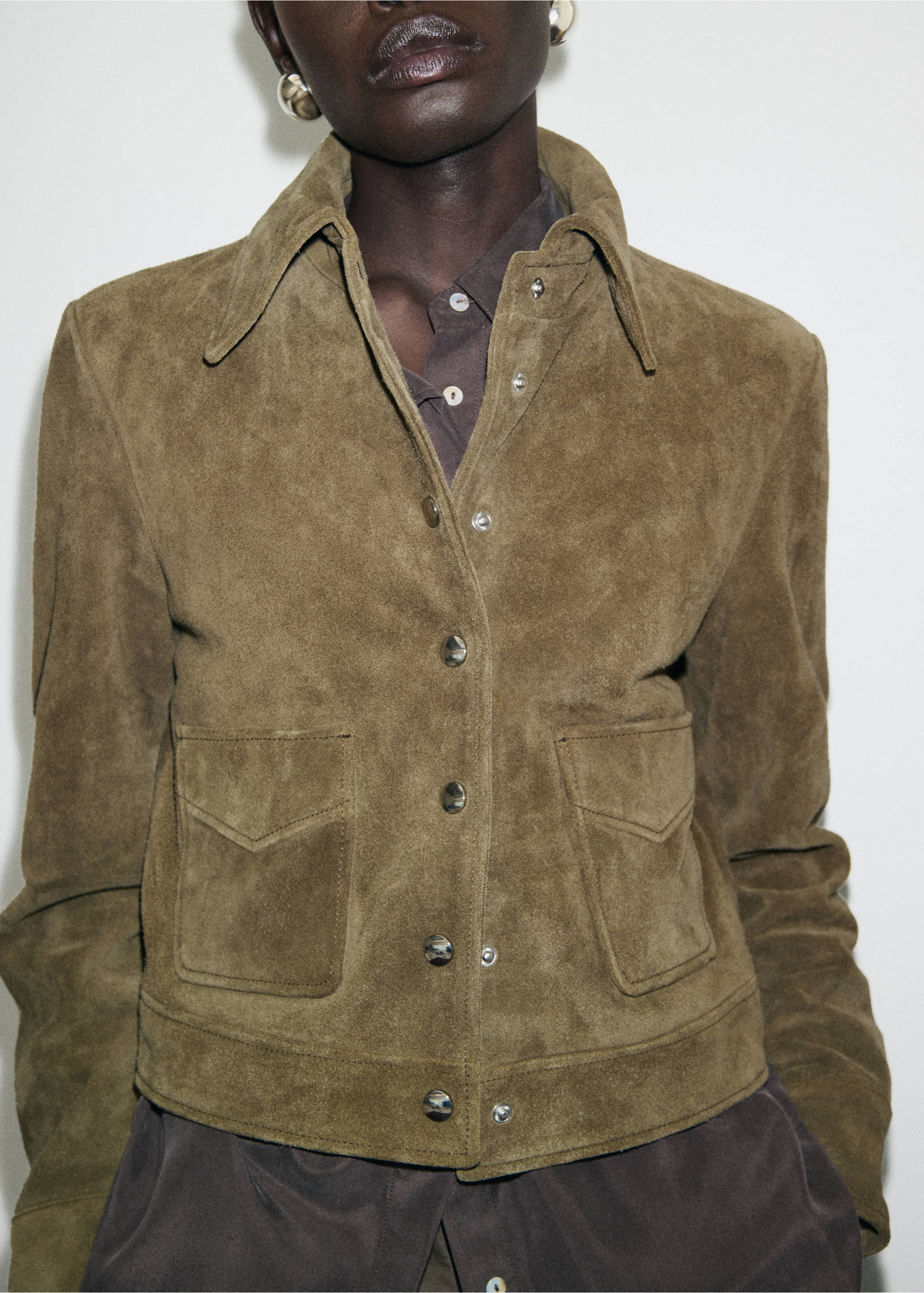 Suede leather jacket with buttons - Details of the article 6, Khaki. Ref: 17045788-00.